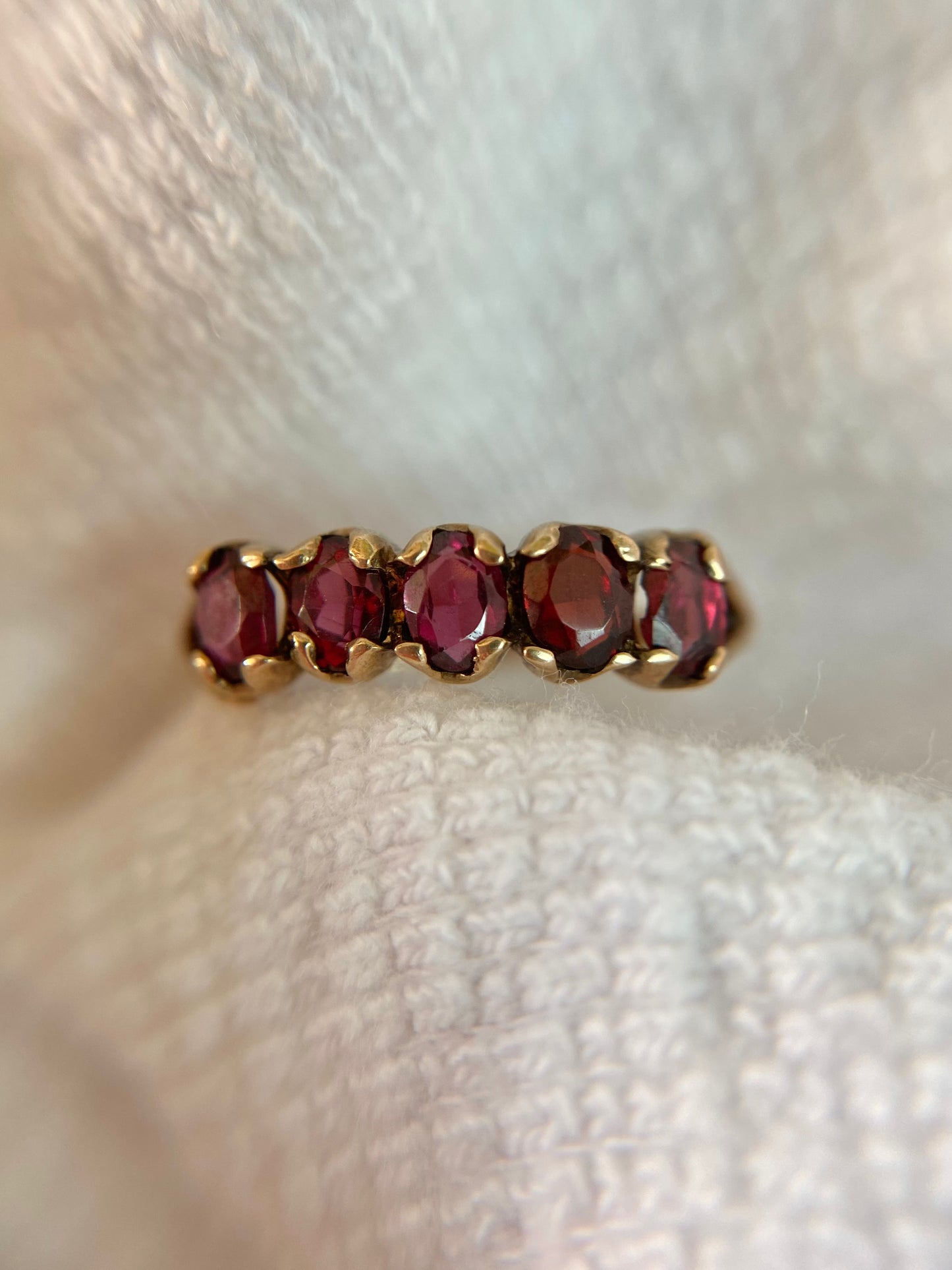 Vintage 9ct Gold 5 Stone Garnet Ring