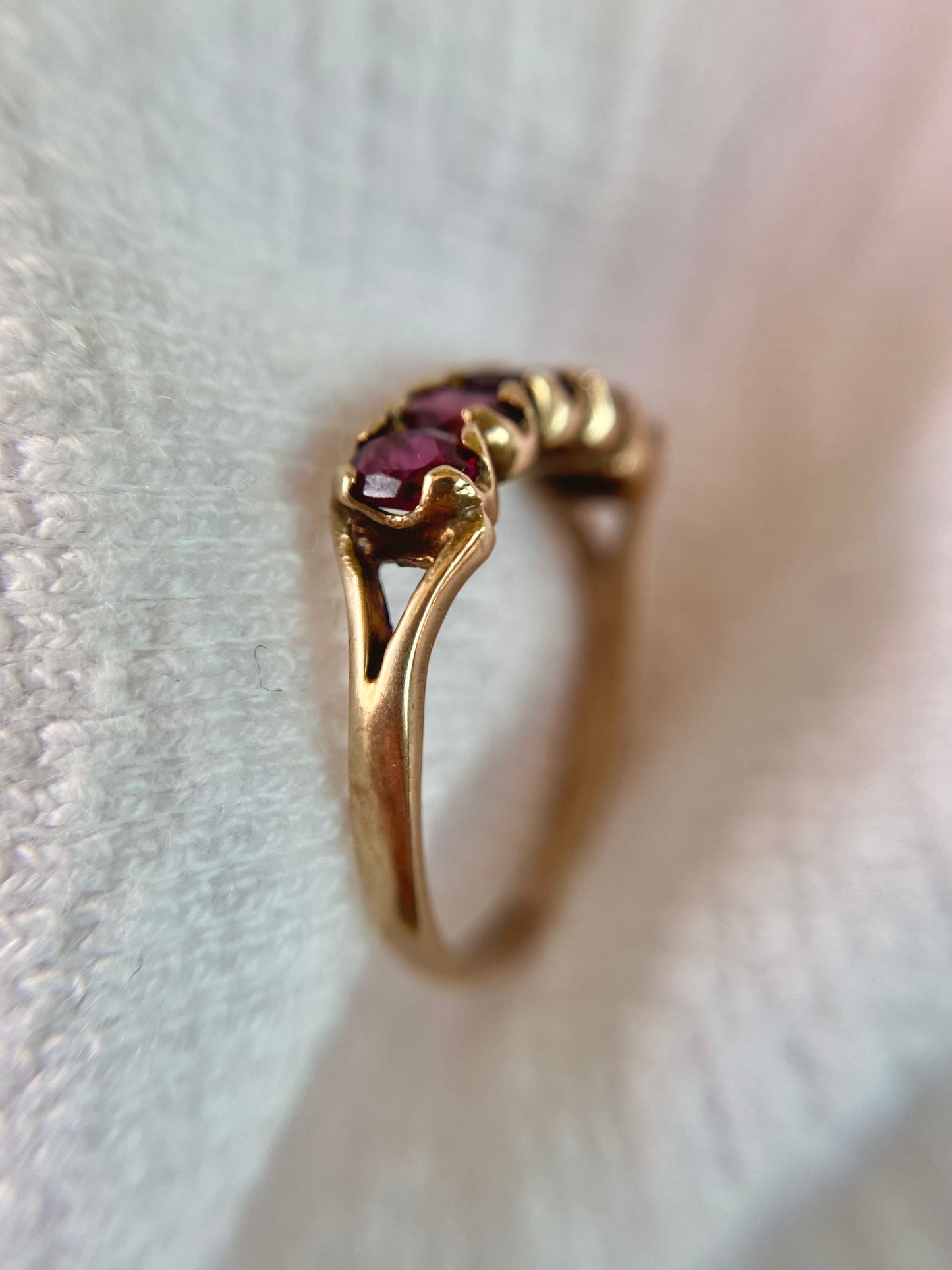 Vintage 9ct Gold 5 Stone Garnet Ring