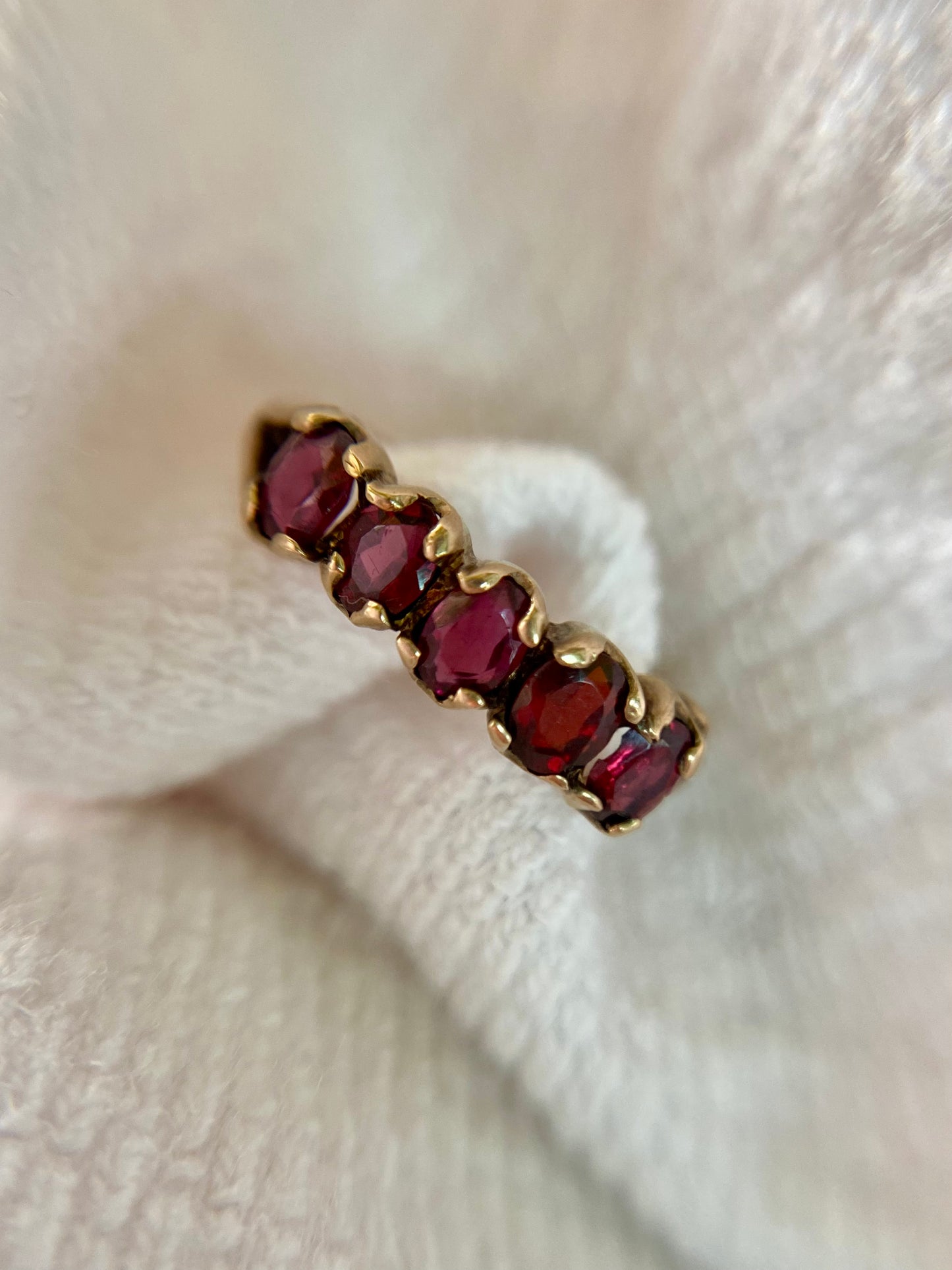Vintage 9ct Gold 5 Stone Garnet Ring