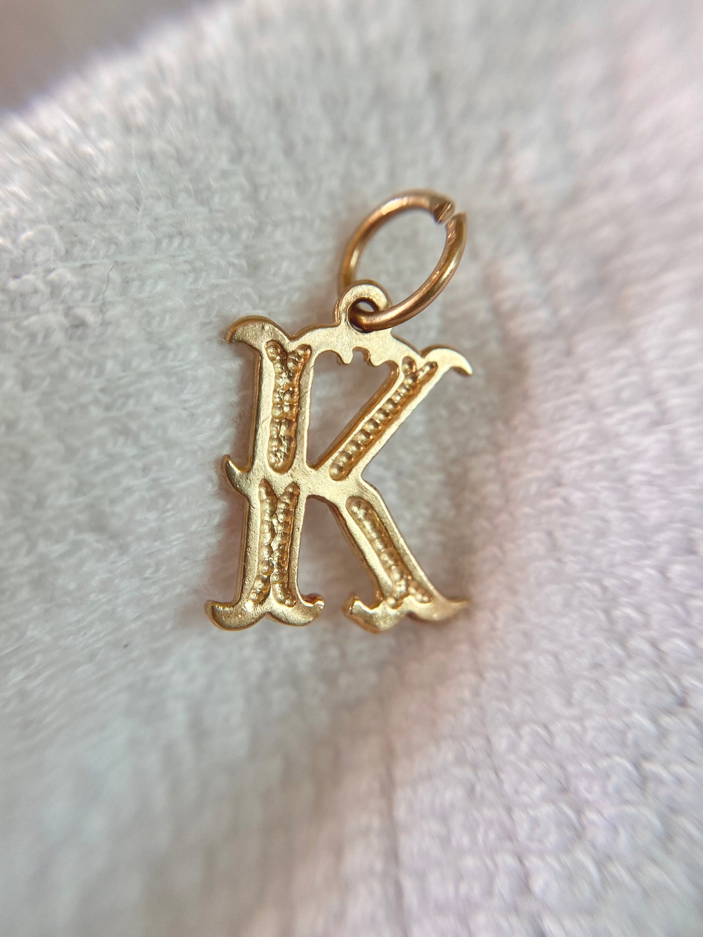 Preloved 9ct Gold Letter K Pendant
