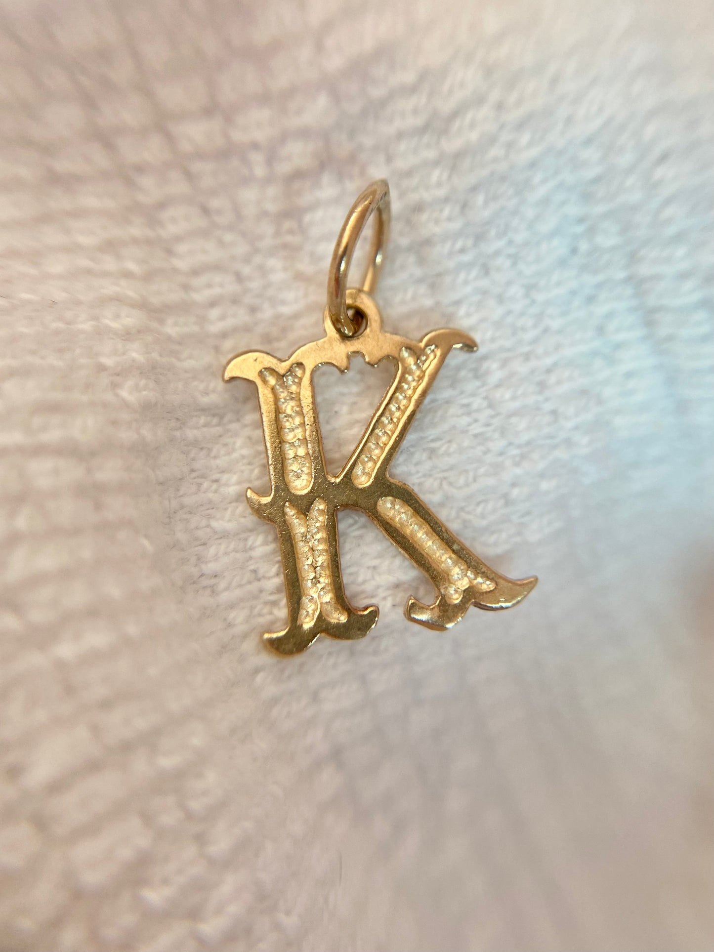 Preloved 9ct Gold Letter K Pendant