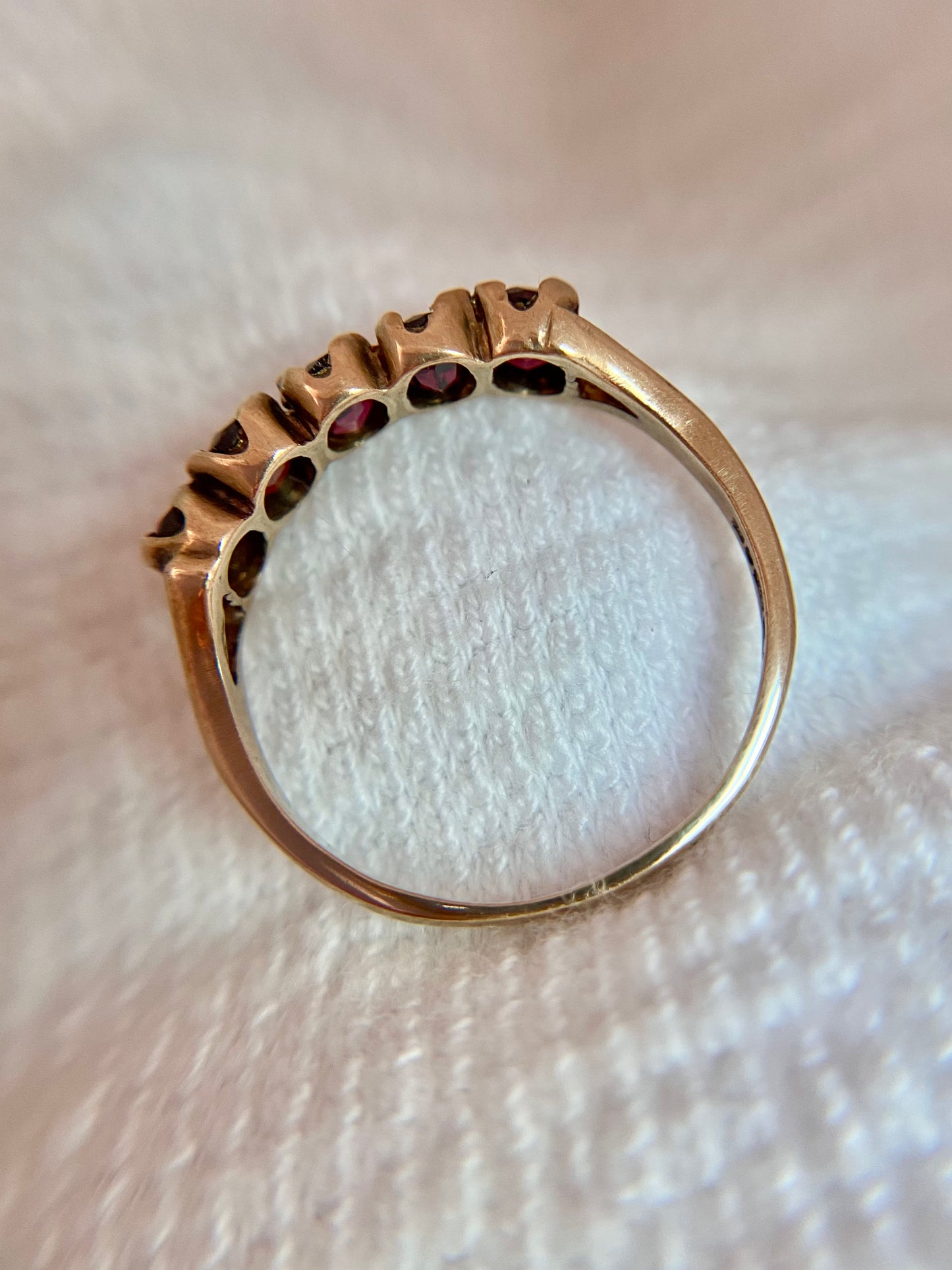 Vintage 9ct Gold 5 Stone Garnet Ring