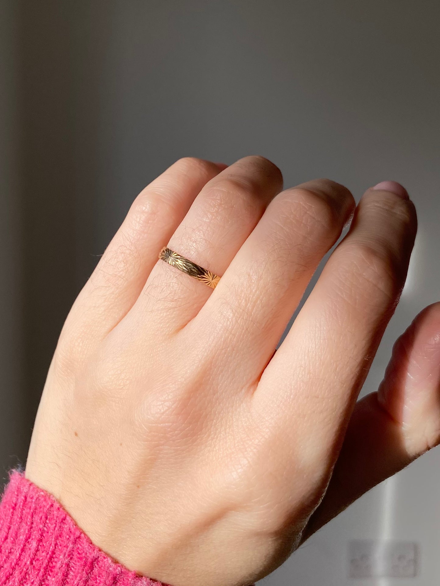 Vintage 9ct Gold Starry Band