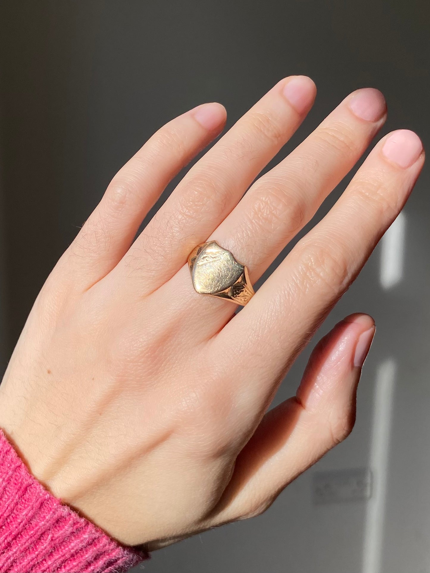 Vintage 9ct Gold Shield Ring
