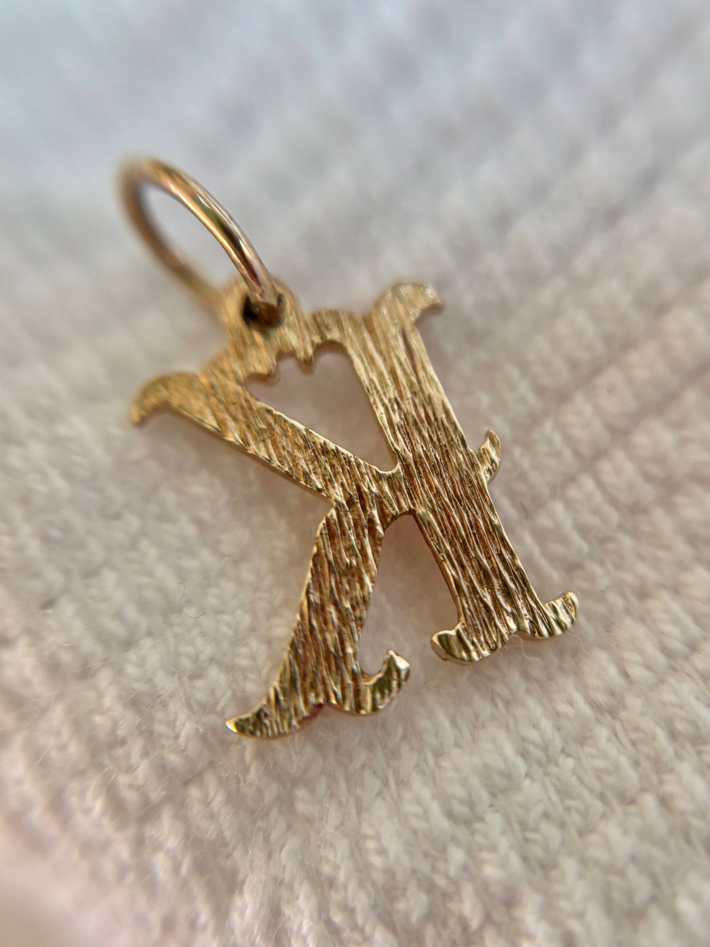 Preloved 9ct Gold Letter K Pendant