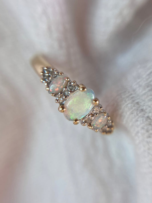 Preloved 9ct Gold Opal & Diamond Ring
