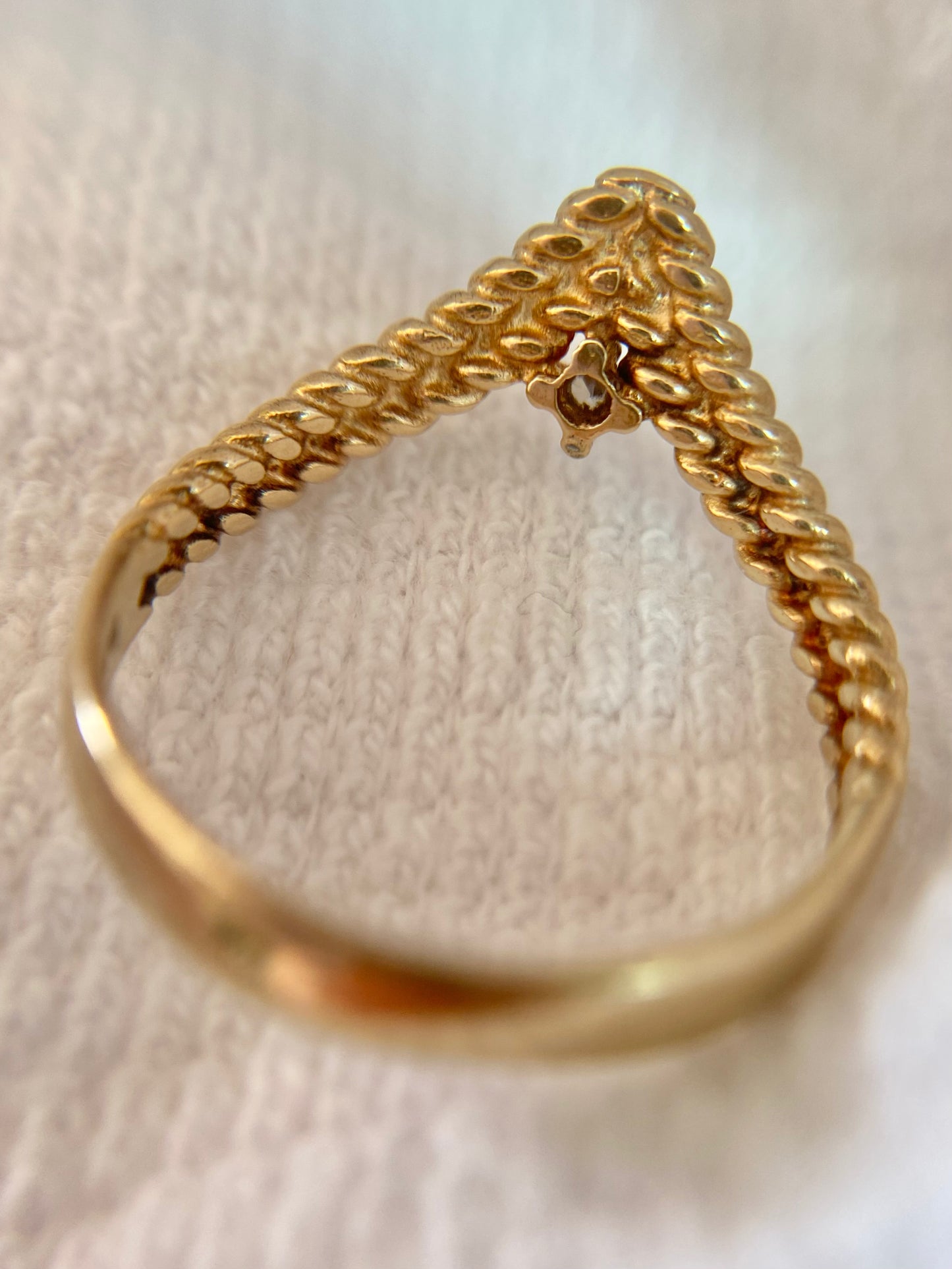 Vintage 9ct Gold Diamond Rope Wishbone Ring