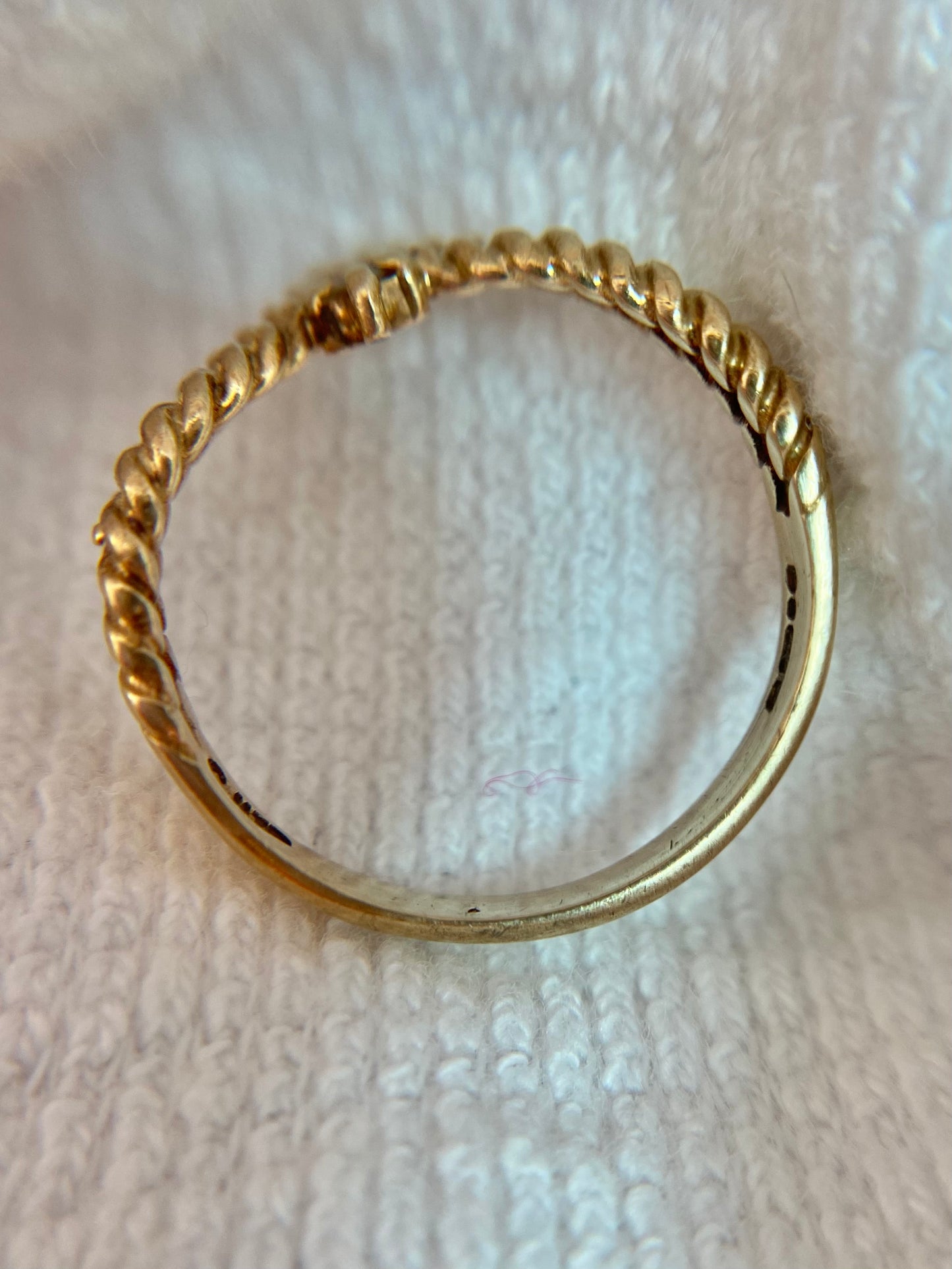 Vintage 9ct Gold Diamond Rope Wishbone Ring