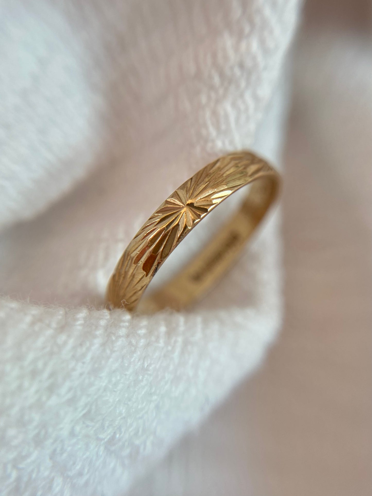 Vintage 9ct Gold Starry Band