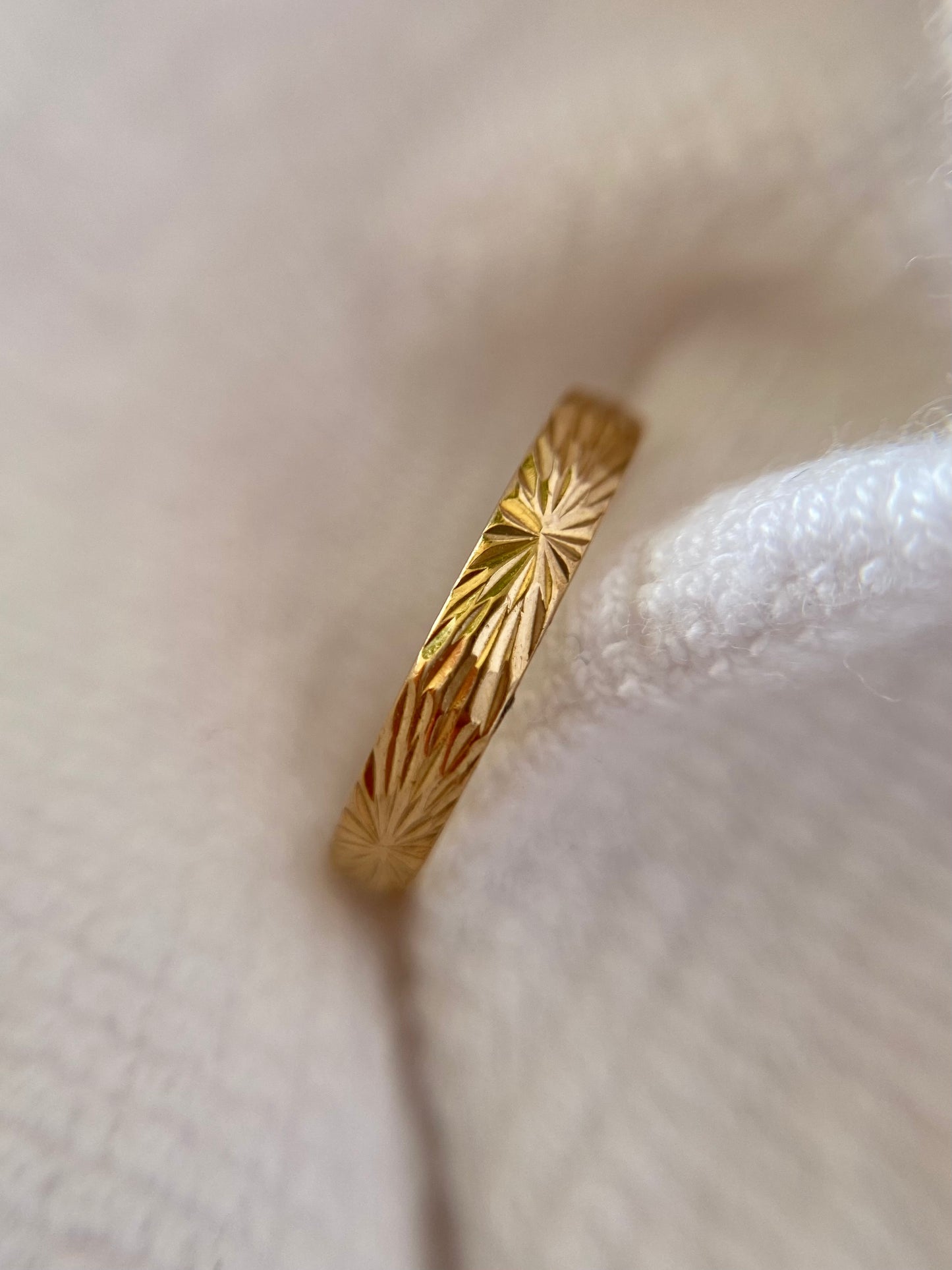 Vintage 9ct Gold Starry Band