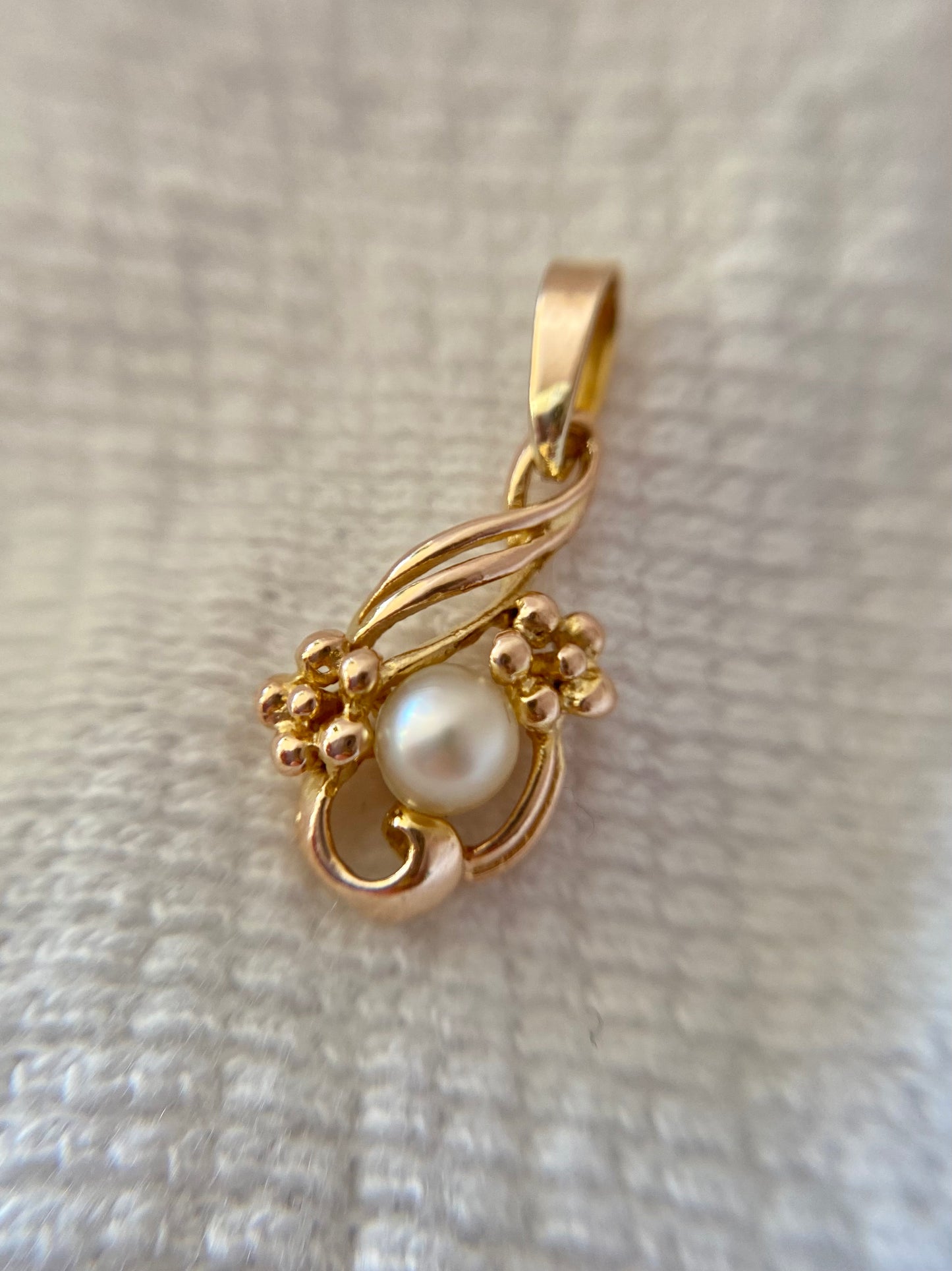 Preloved 9ct Gold Pearl Pendant