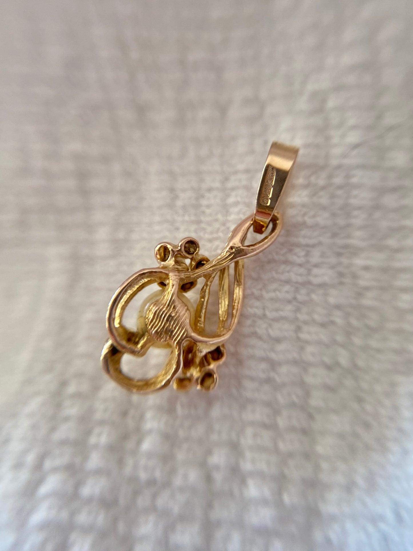 Preloved 9ct Gold Pearl Pendant
