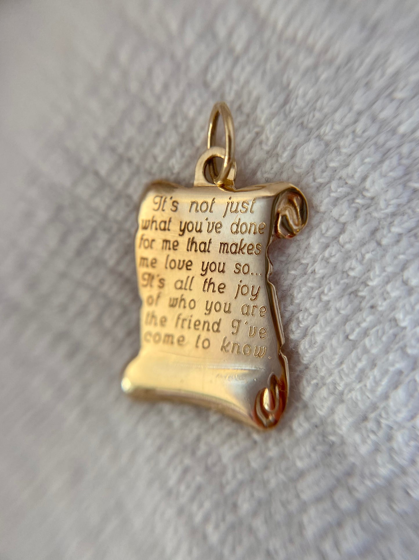 Preloved 9ct Gold Friendship Scroll Pendant