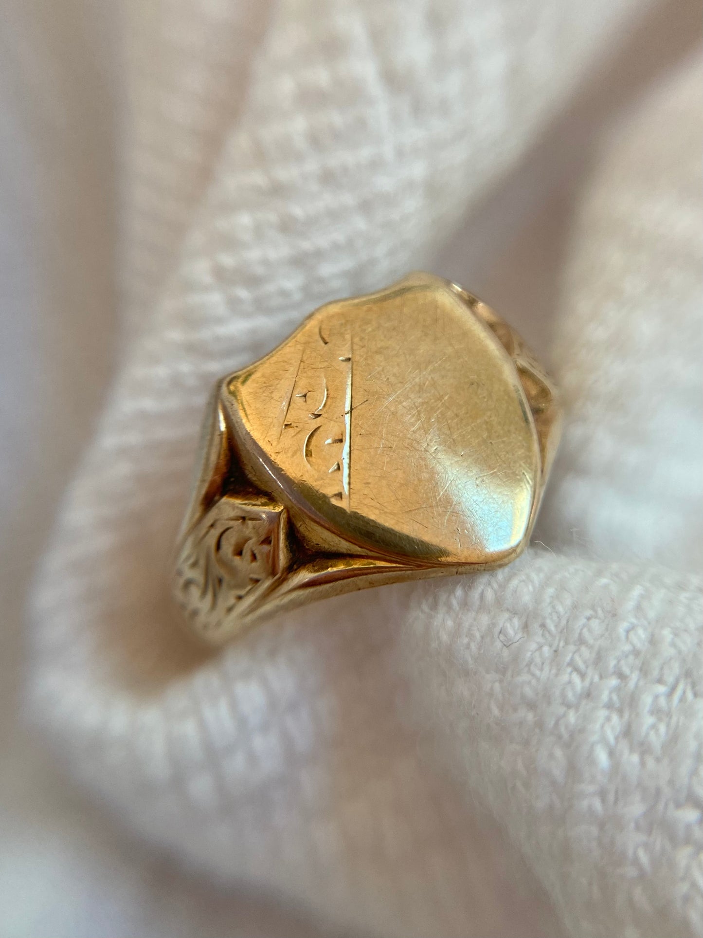 Vintage 9ct Gold Shield Ring