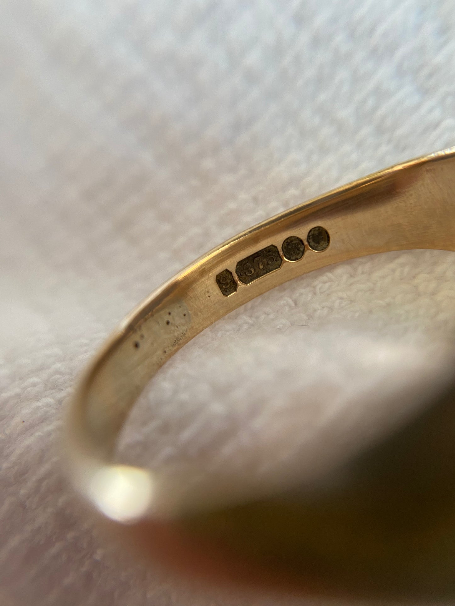 Vintage 9ct Gold Shield Ring