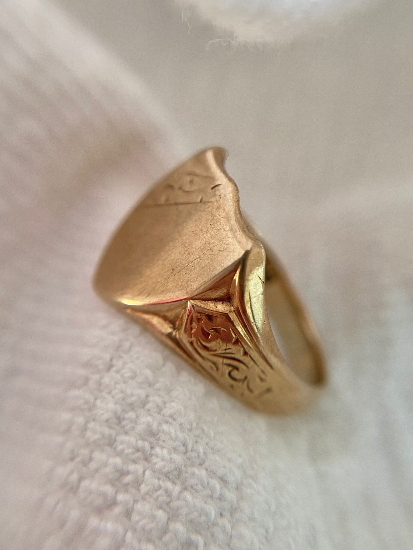 Vintage 9ct Gold Shield Ring