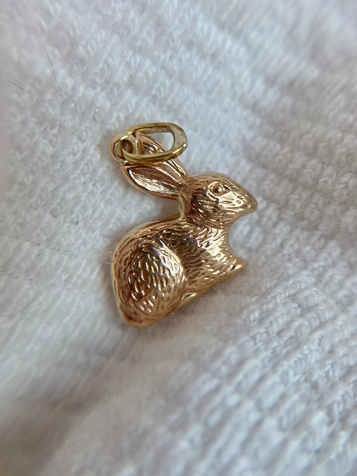 Preloved 9ct Gold Small Bunny Pendant