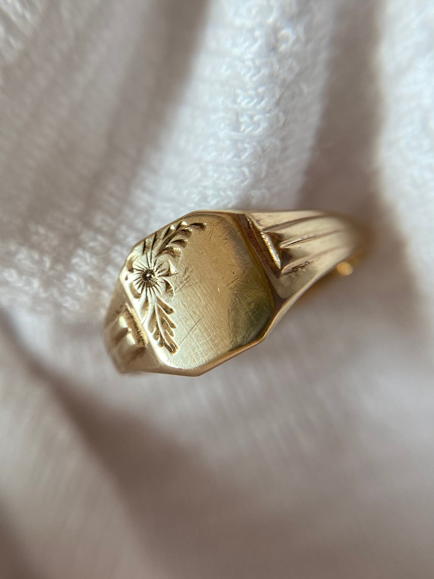 Vintage 9ct Gold Floral Signet Ring