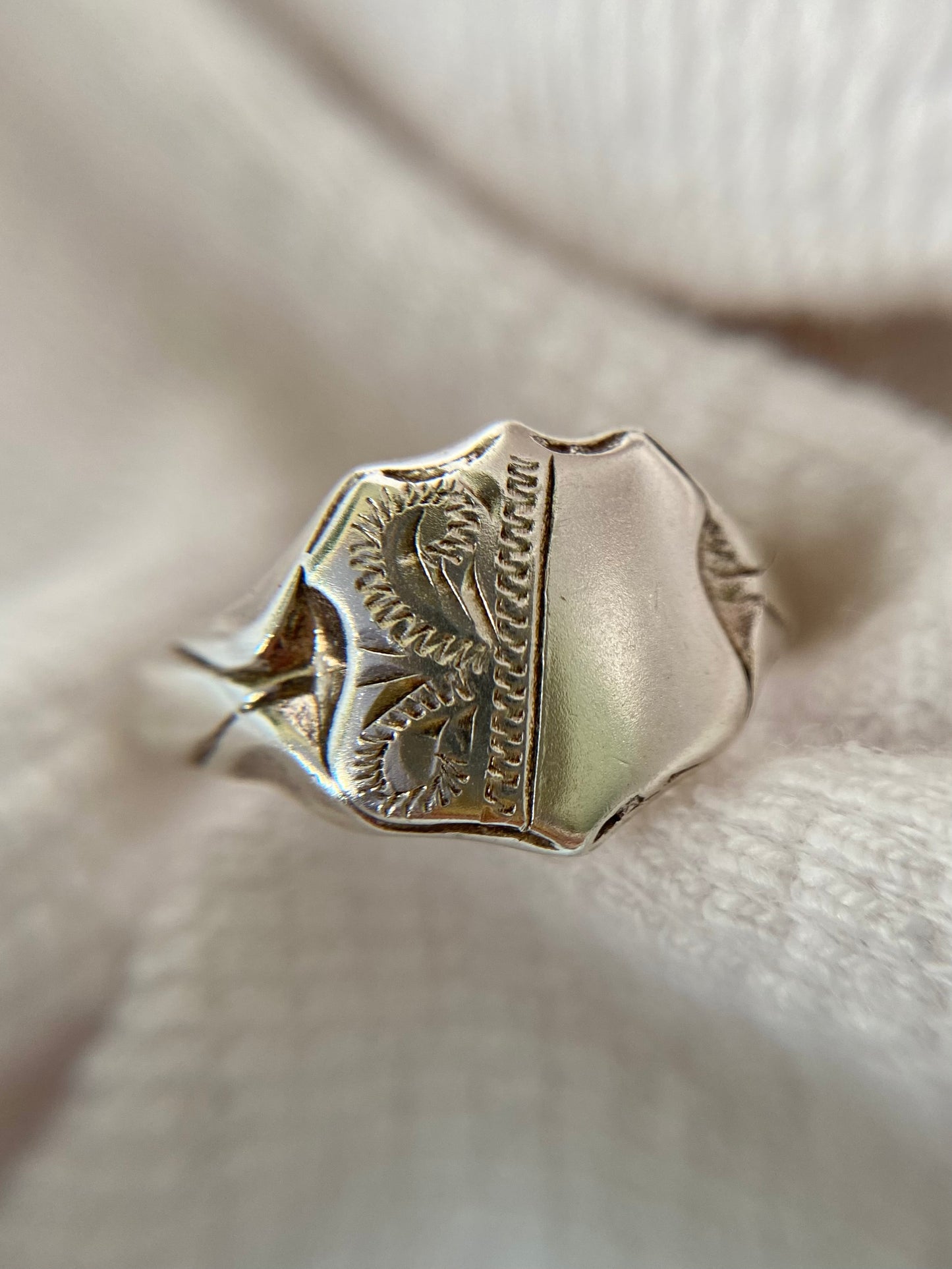 Preloved Silver Shield Ring