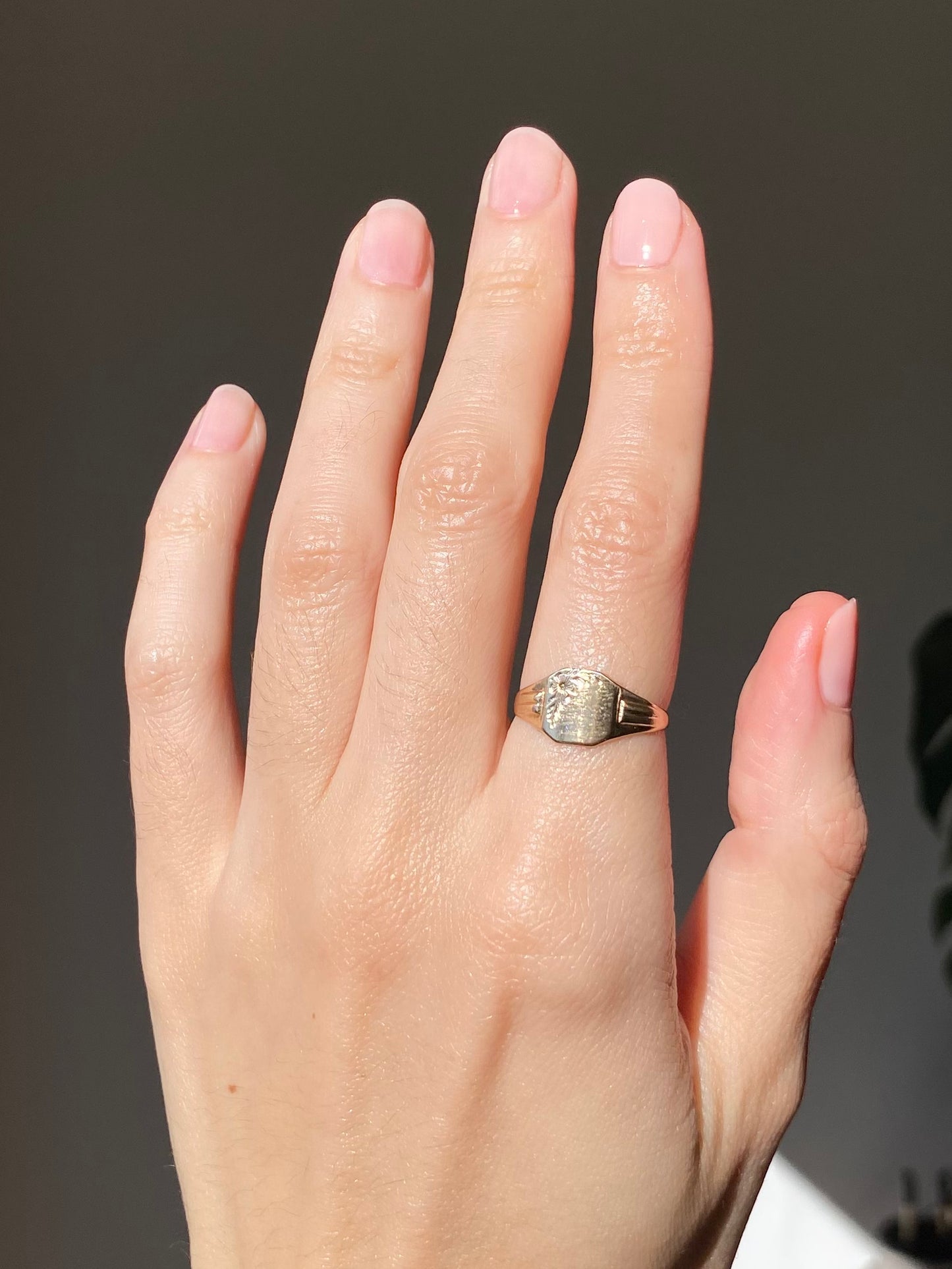 Vintage 9ct Gold Floral Signet Ring