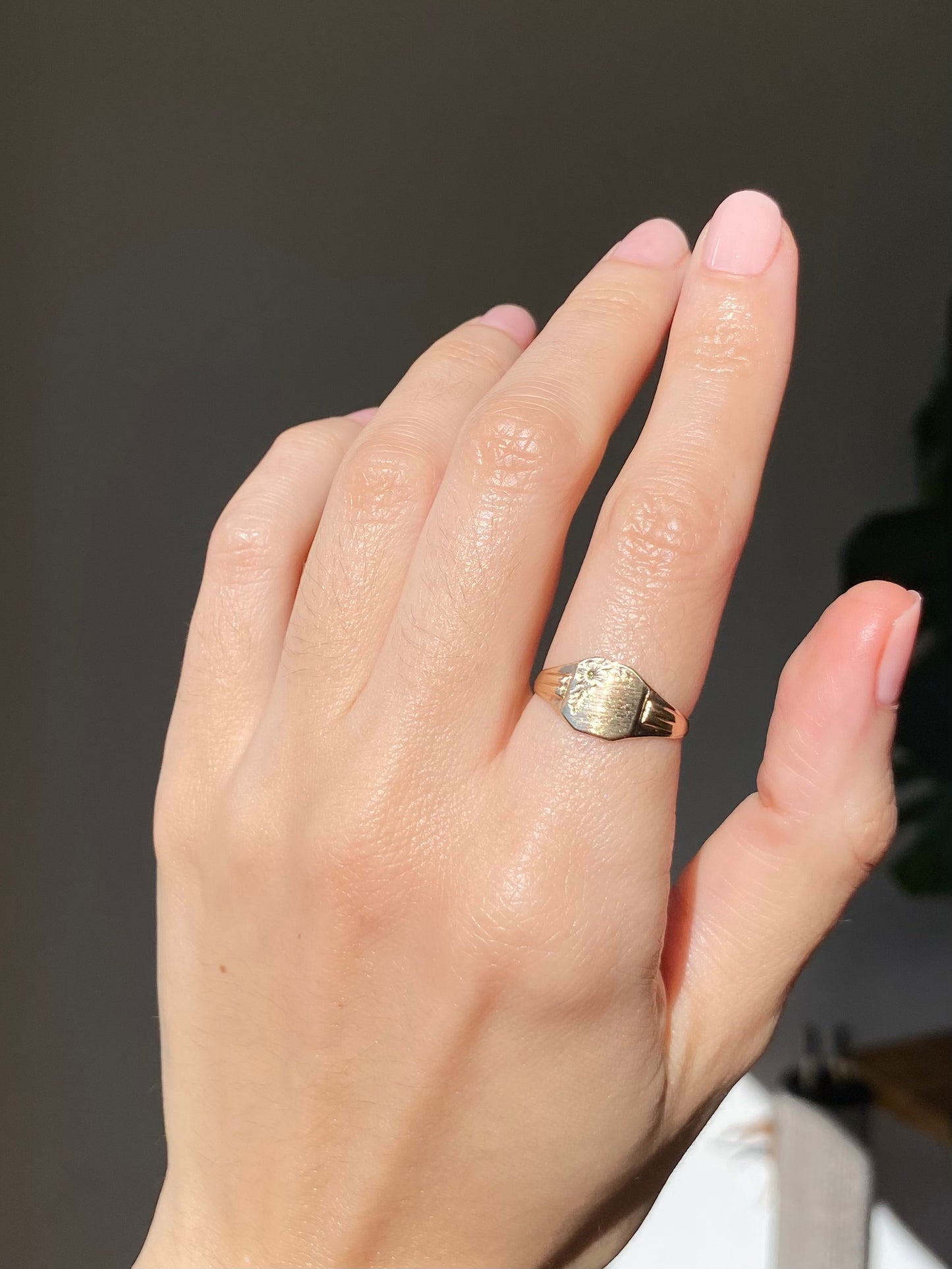 Vintage 9ct Gold Floral Signet Ring