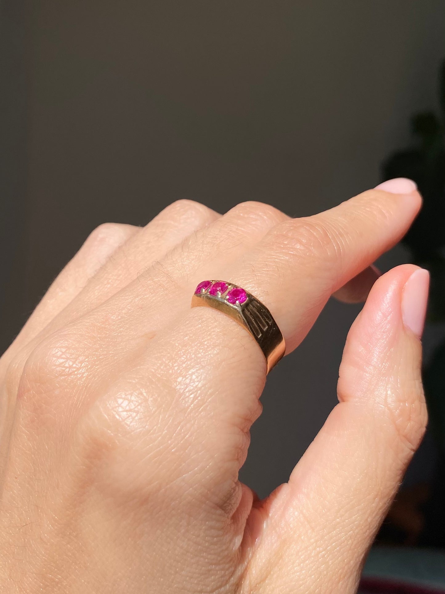 Vintage 14ct Gold Pink Sapphire Trilogy Ring
