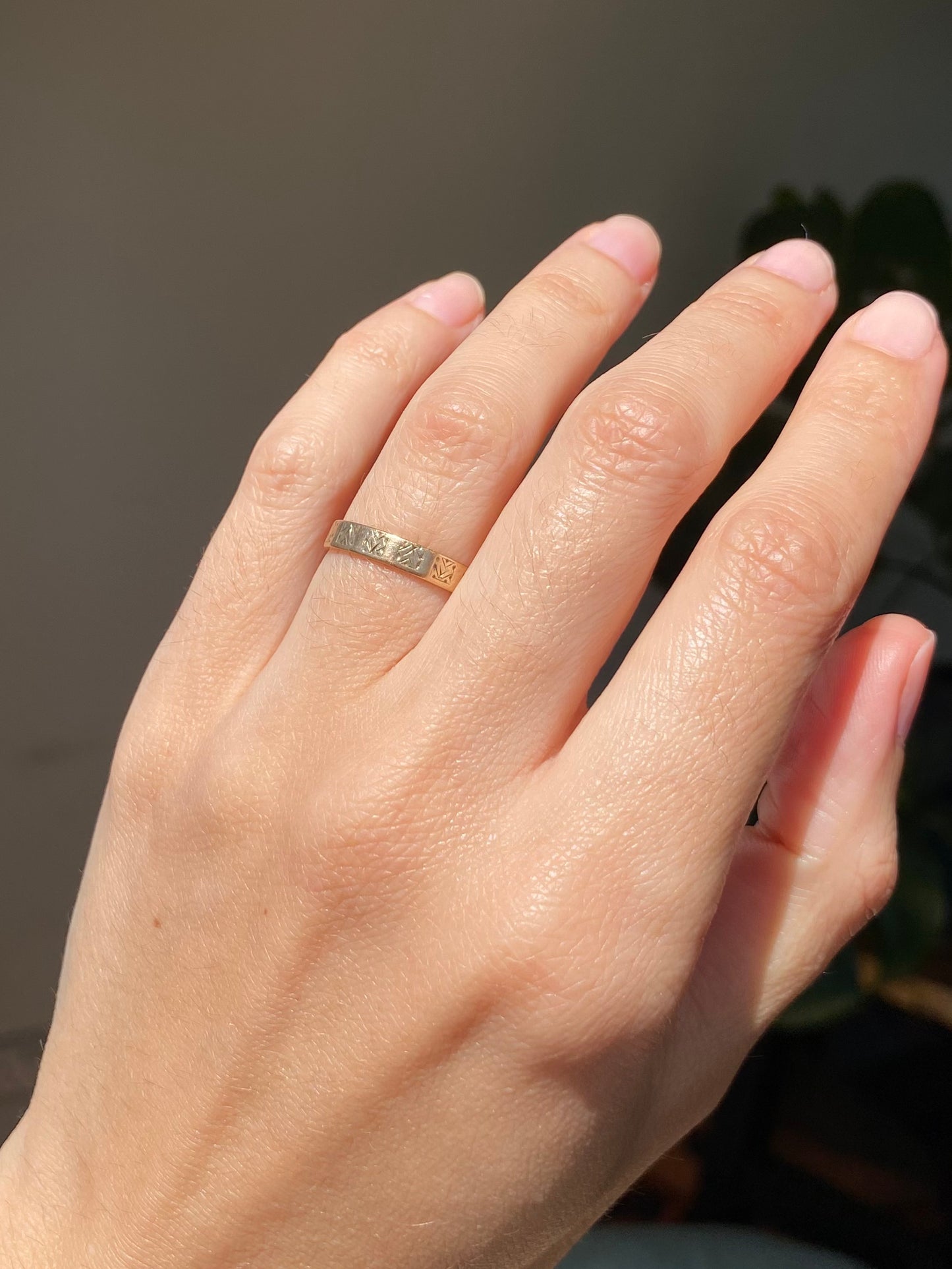 Vintage 9ct Gold Patterned Band