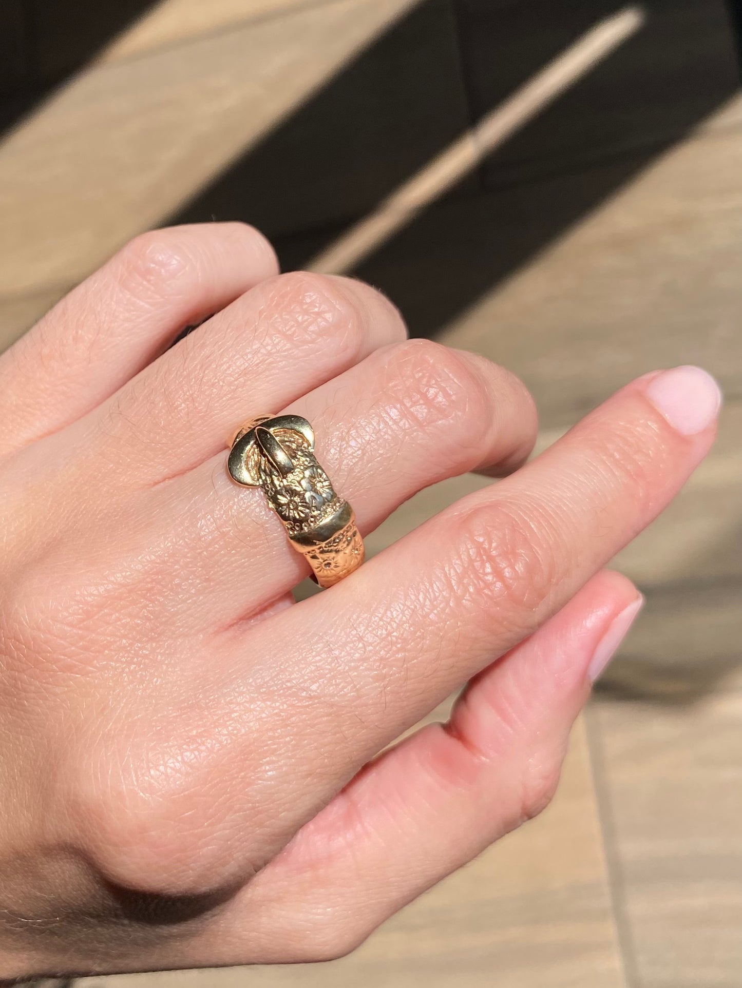 Vintage 9ct Gold Floral Buckle Ring