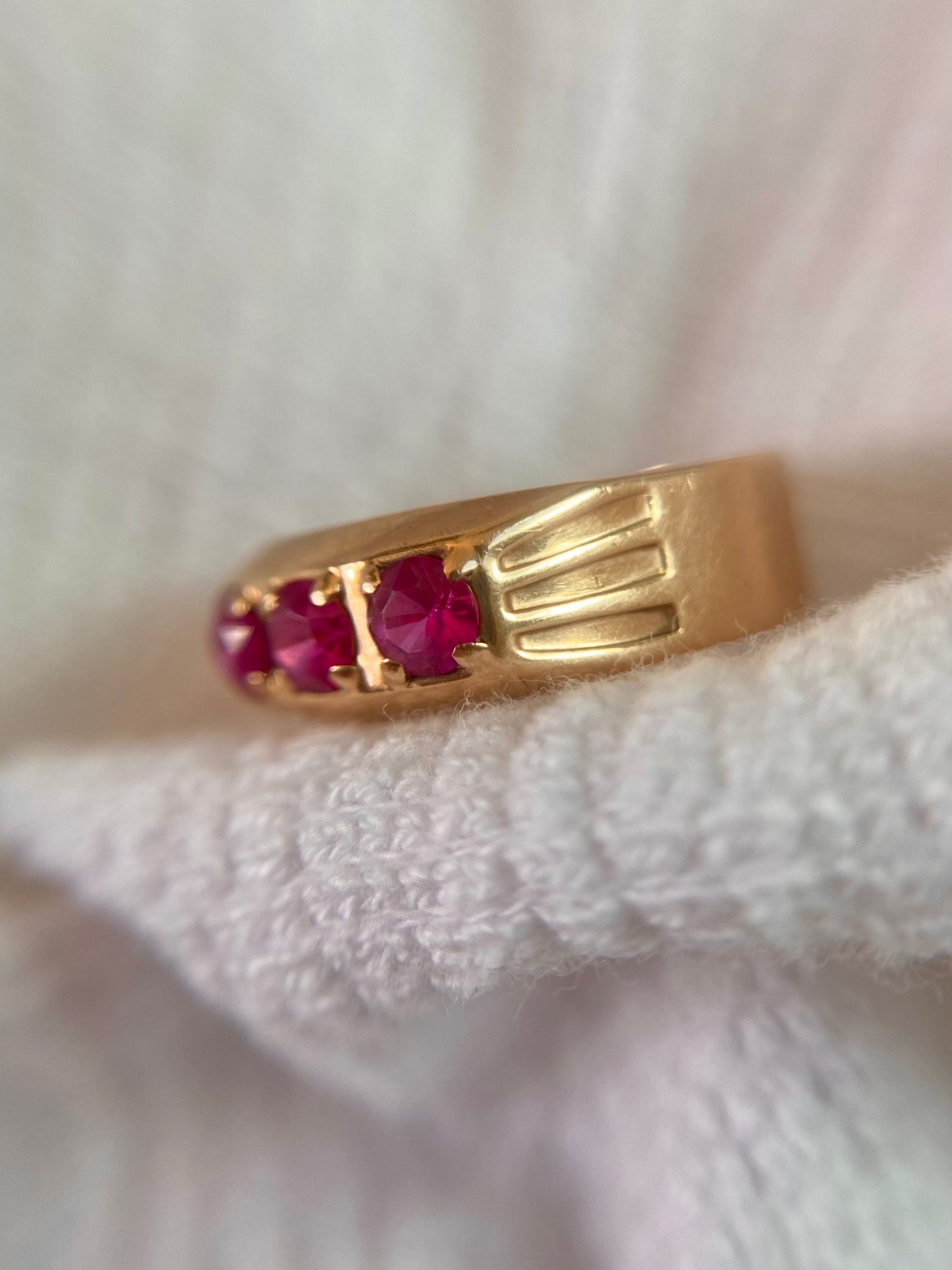Vintage 14ct Gold Pink Sapphire Trilogy Ring
