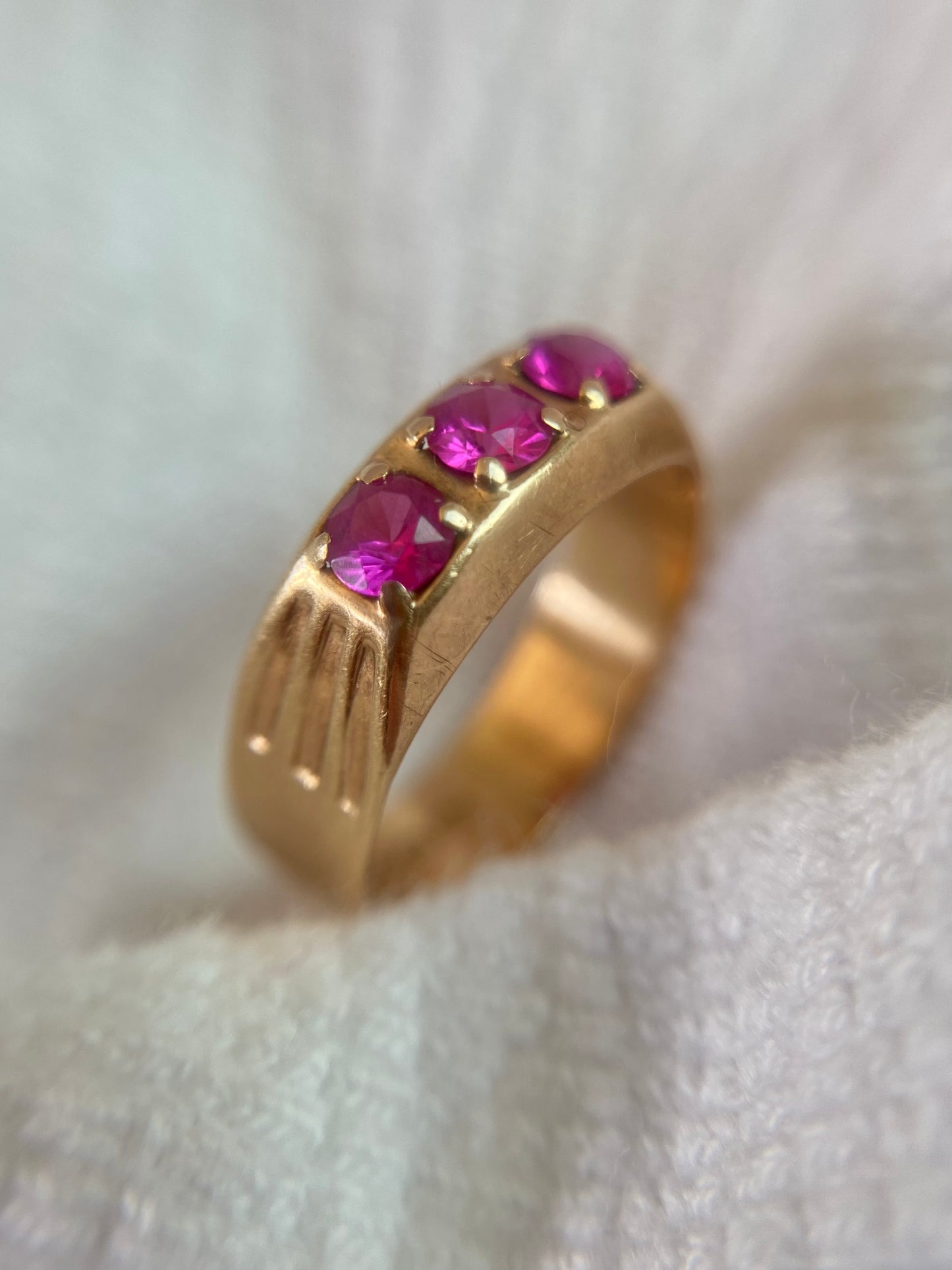 Vintage 14ct Gold Pink Sapphire Trilogy Ring