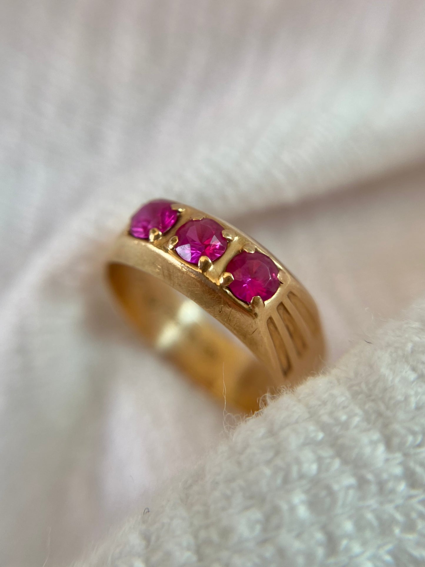 Vintage 14ct Gold Pink Sapphire Trilogy Ring