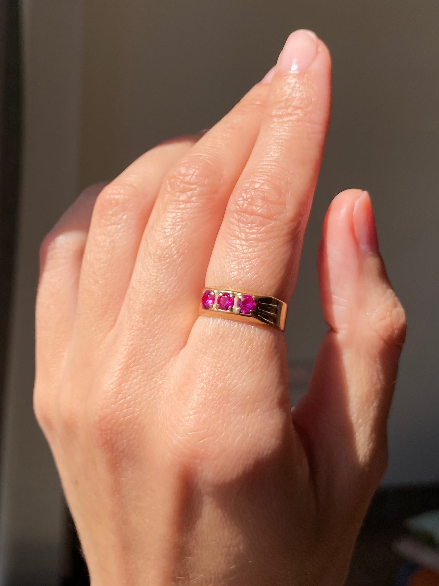 Vintage 14ct Gold Pink Sapphire Trilogy Ring