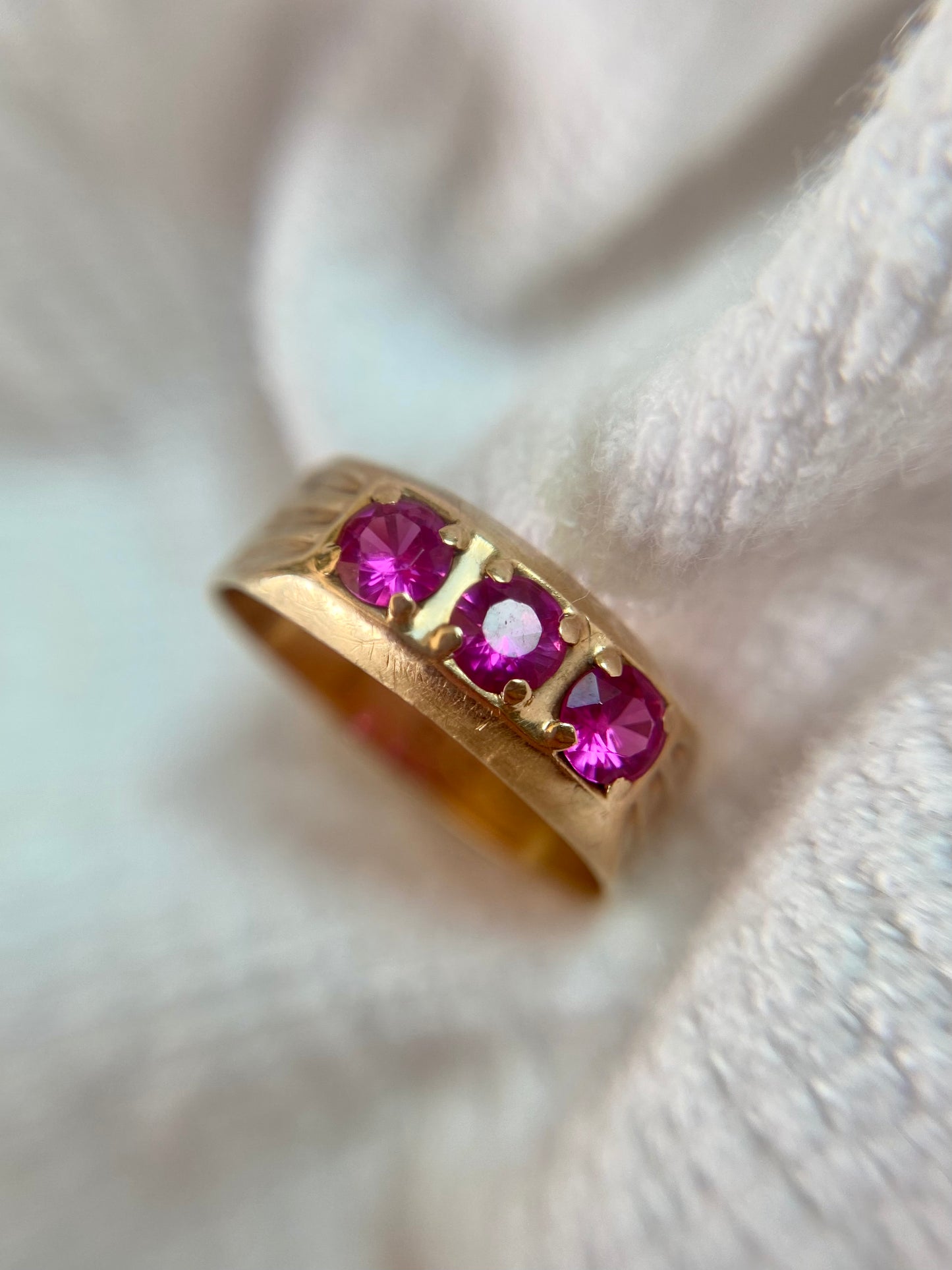 Vintage 14ct Gold Pink Sapphire Trilogy Ring