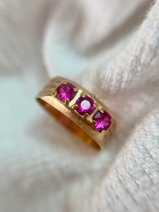 Vintage 14ct Gold Pink Sapphire Trilogy Ring