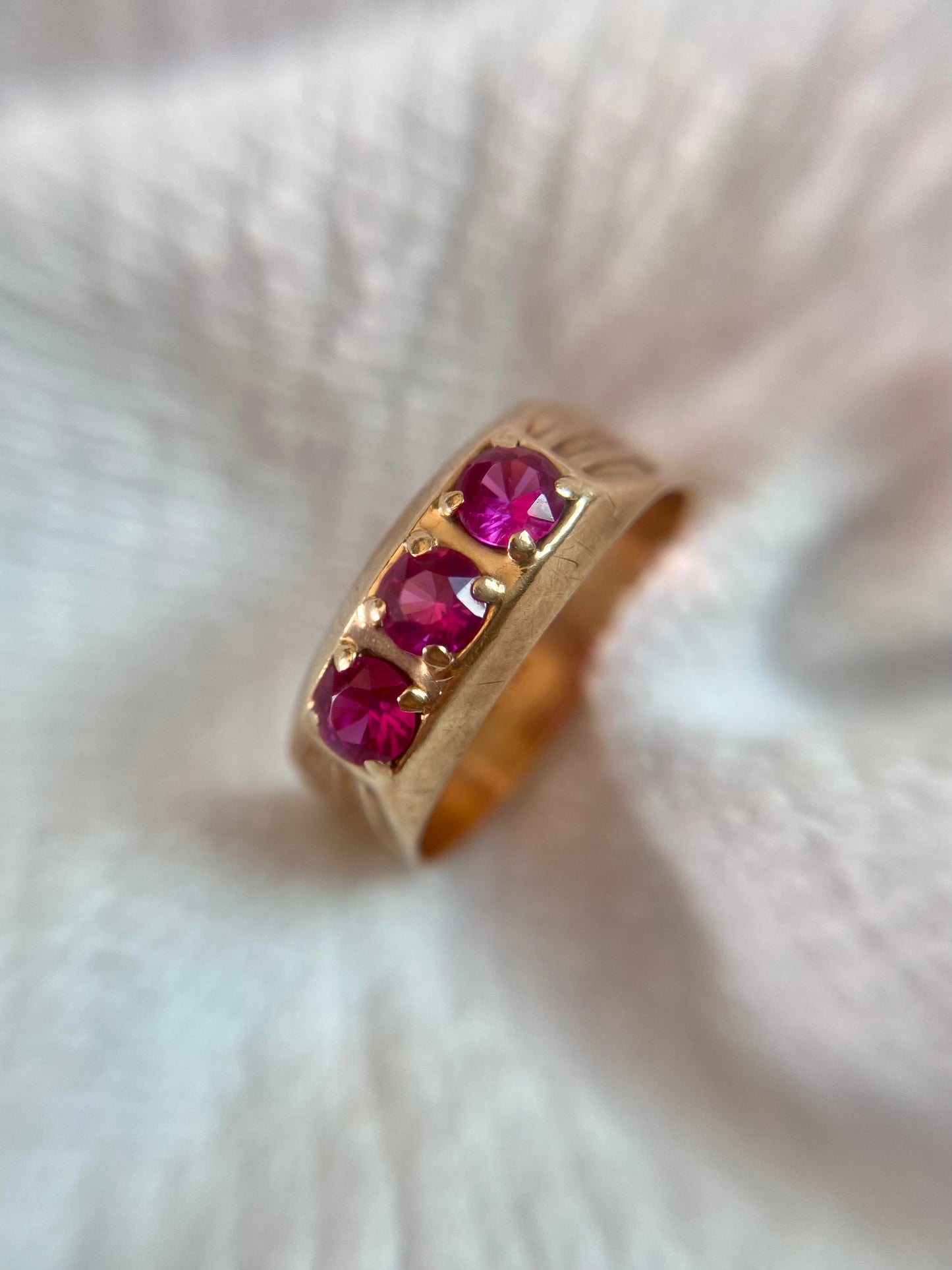 Vintage 14ct Gold Pink Sapphire Trilogy Ring