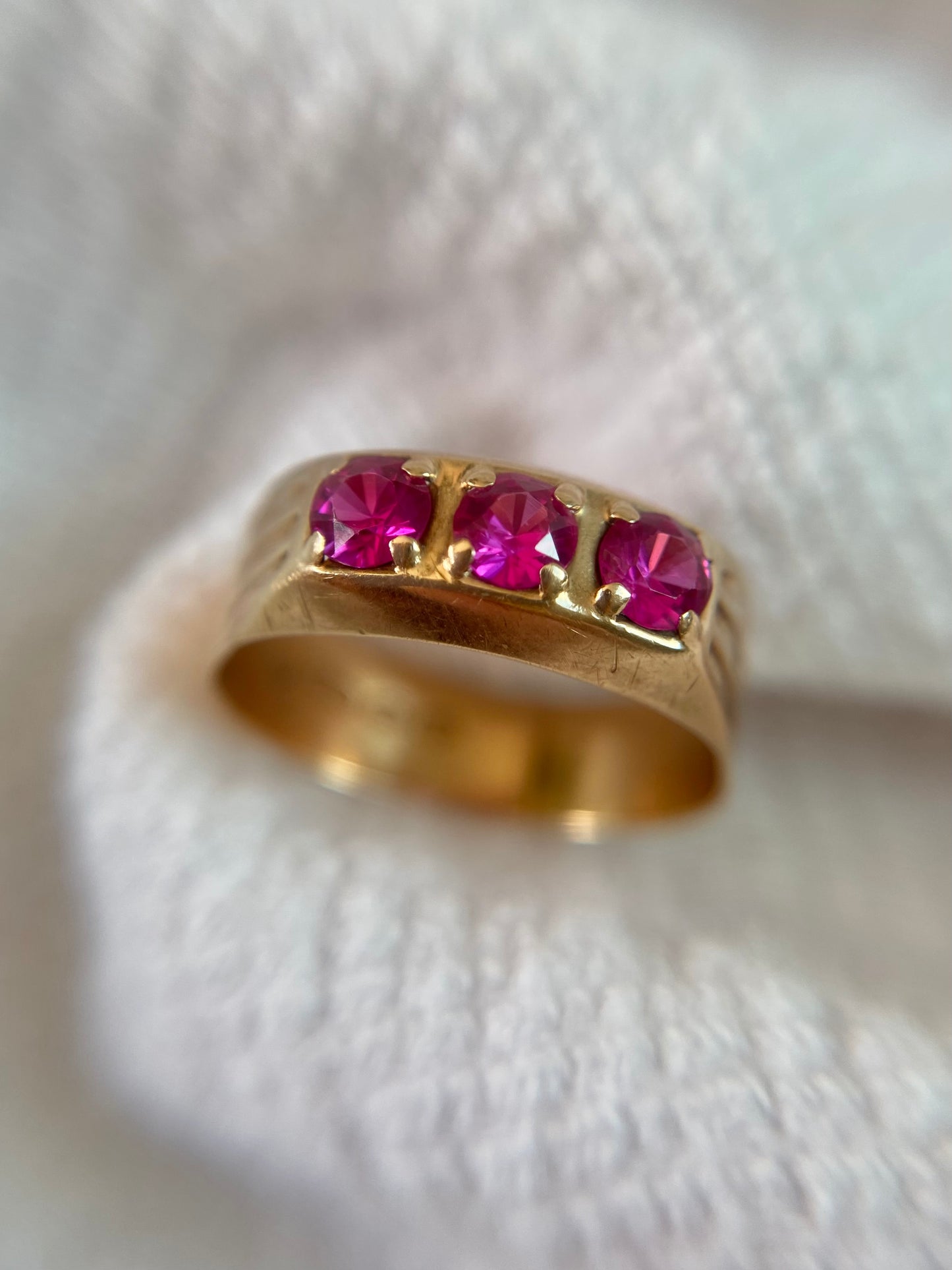 Vintage 14ct Gold Pink Sapphire Trilogy Ring