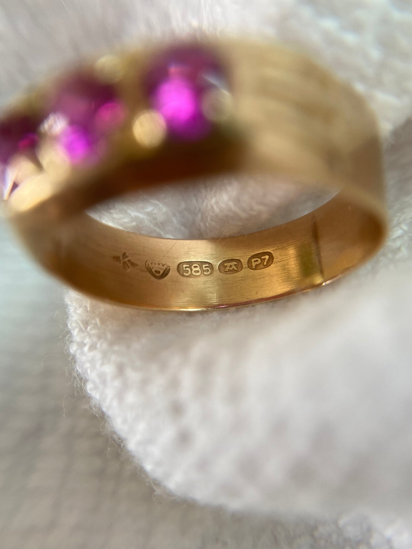 Vintage 14ct Gold Pink Sapphire Trilogy Ring
