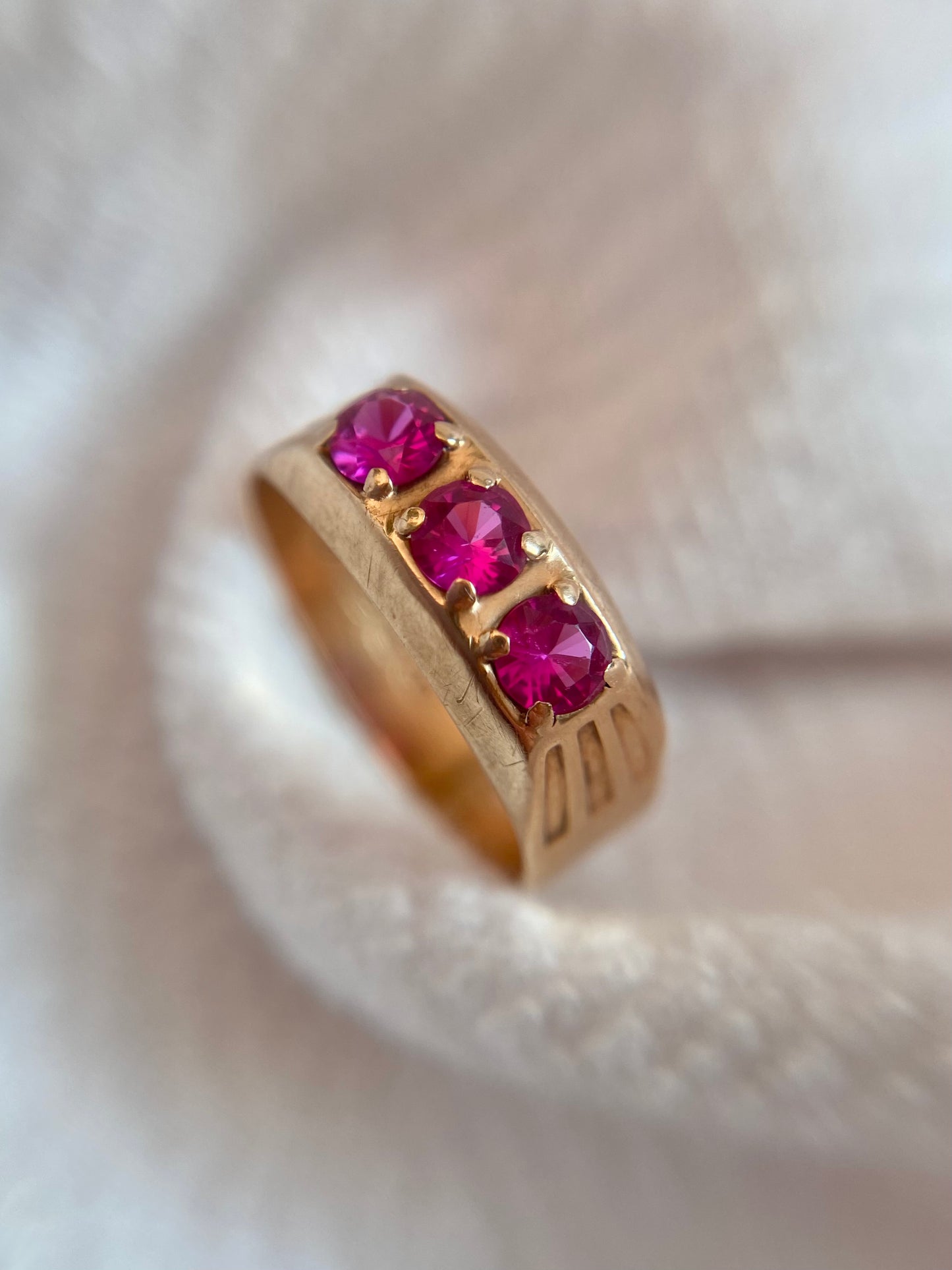 Vintage 14ct Gold Pink Sapphire Trilogy Ring