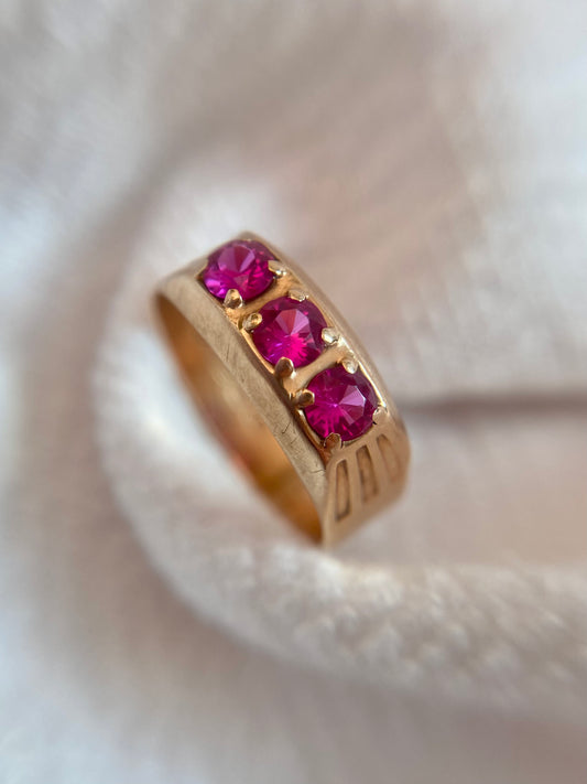 Vintage 14ct Gold Pink Sapphire Trilogy Ring