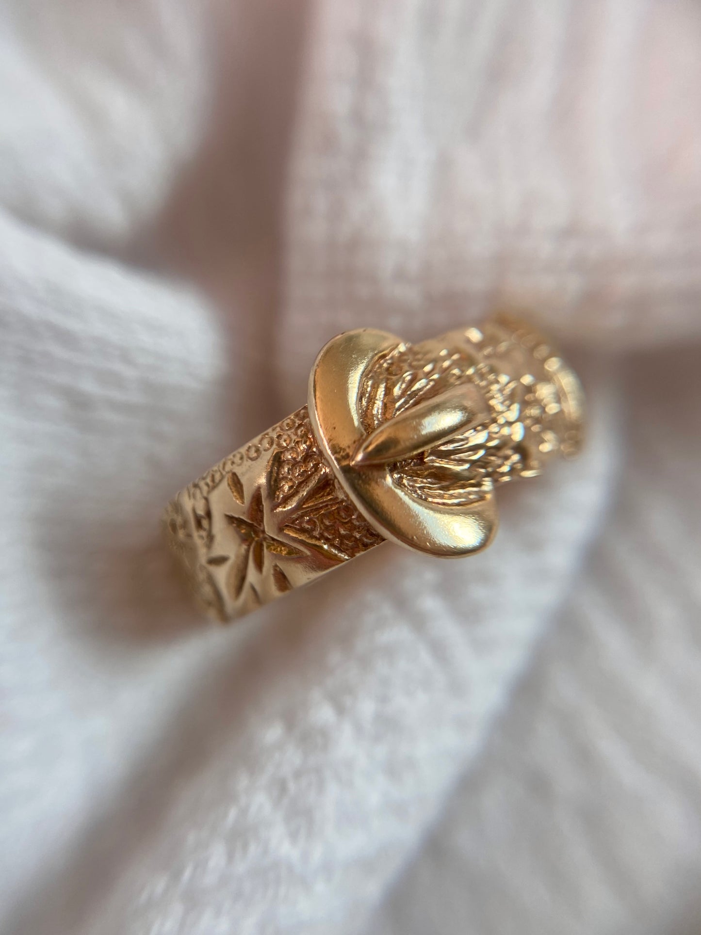 Vintage 9ct Gold Floral Buckle Ring