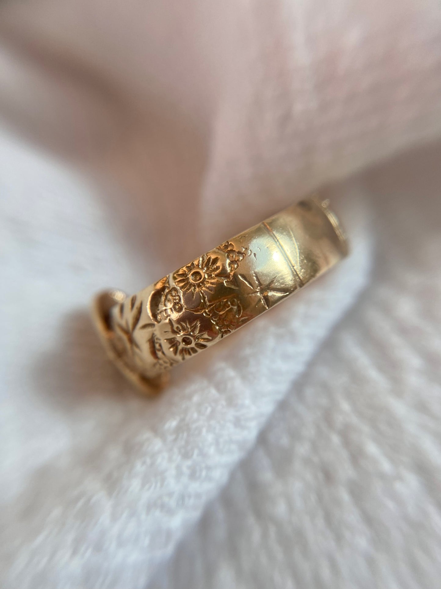 Vintage 9ct Gold Floral Buckle Ring