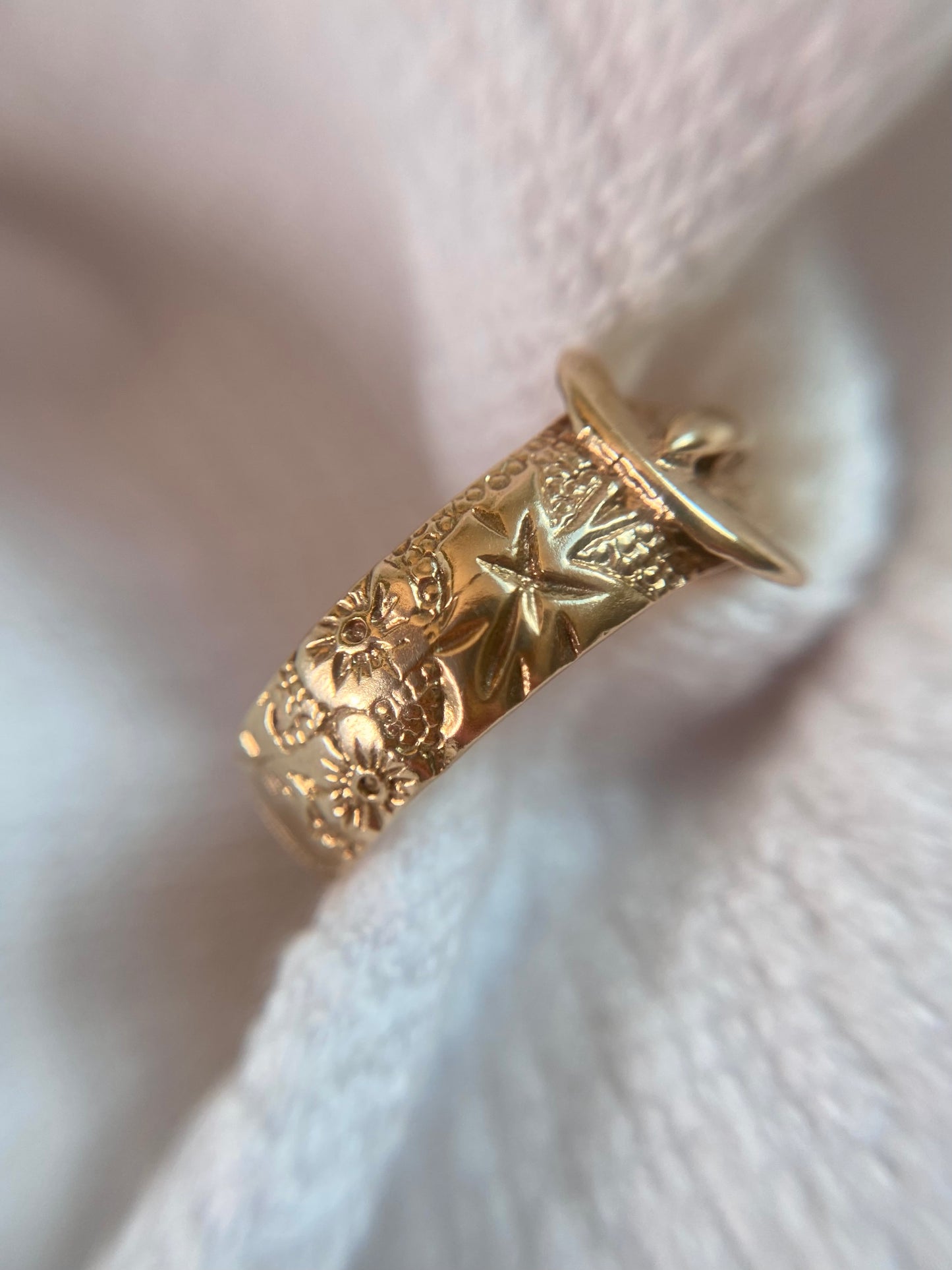 Vintage 9ct Gold Floral Buckle Ring