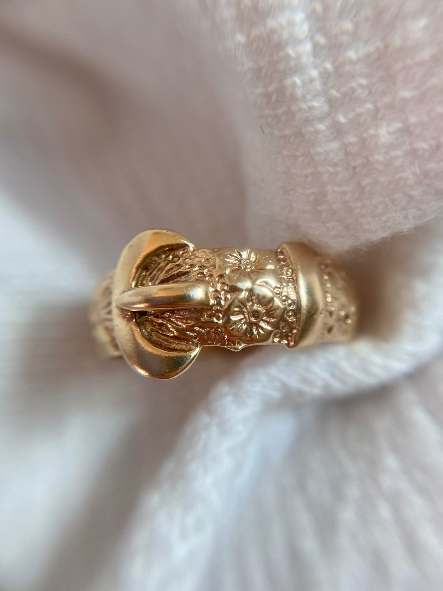 Vintage 9ct Gold Floral Buckle Ring