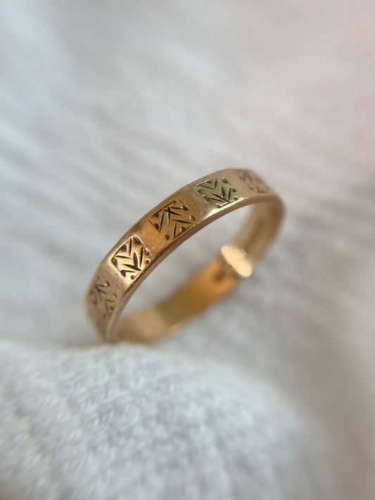 Vintage 9ct Gold Patterned Band