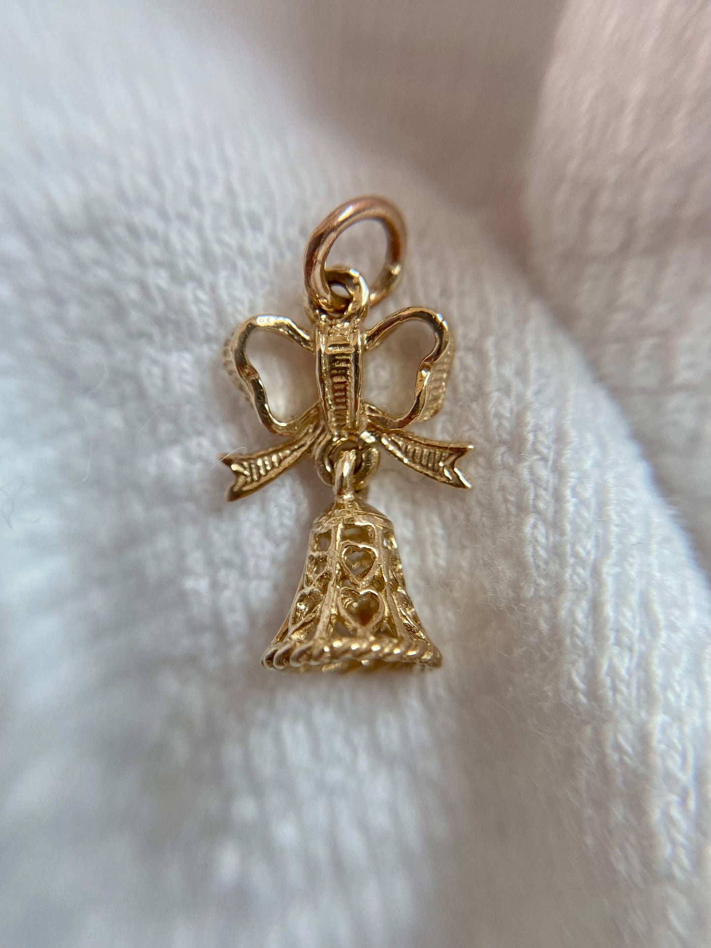 Preloved 9ct Gold Wedding Bell Pendant