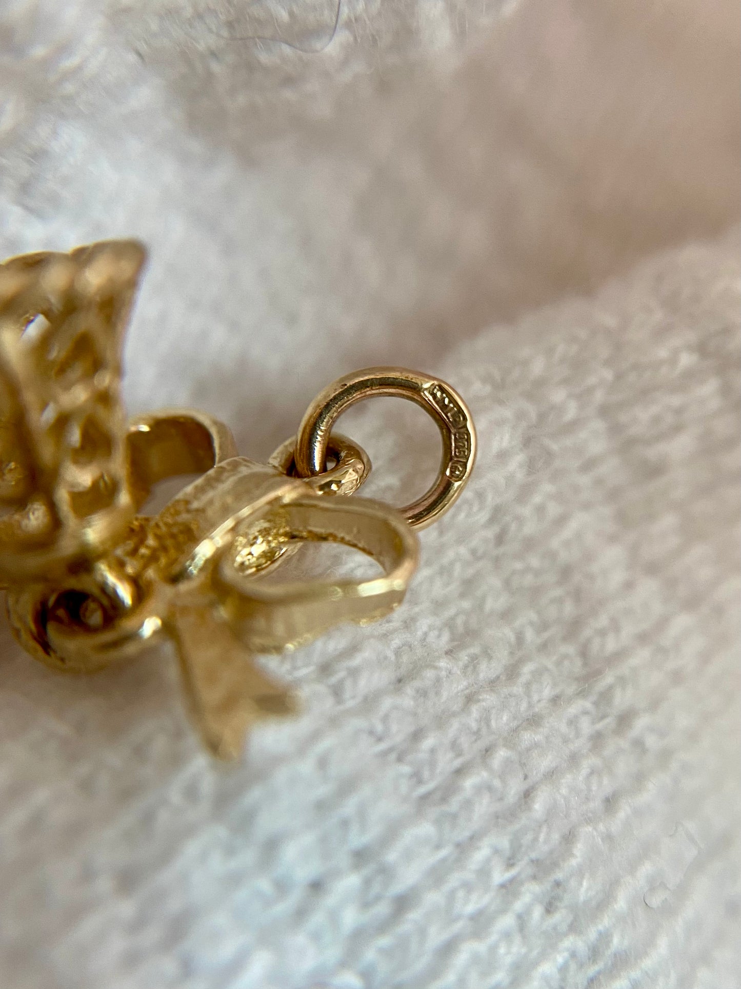 Preloved 9ct Gold Wedding Bell Pendant