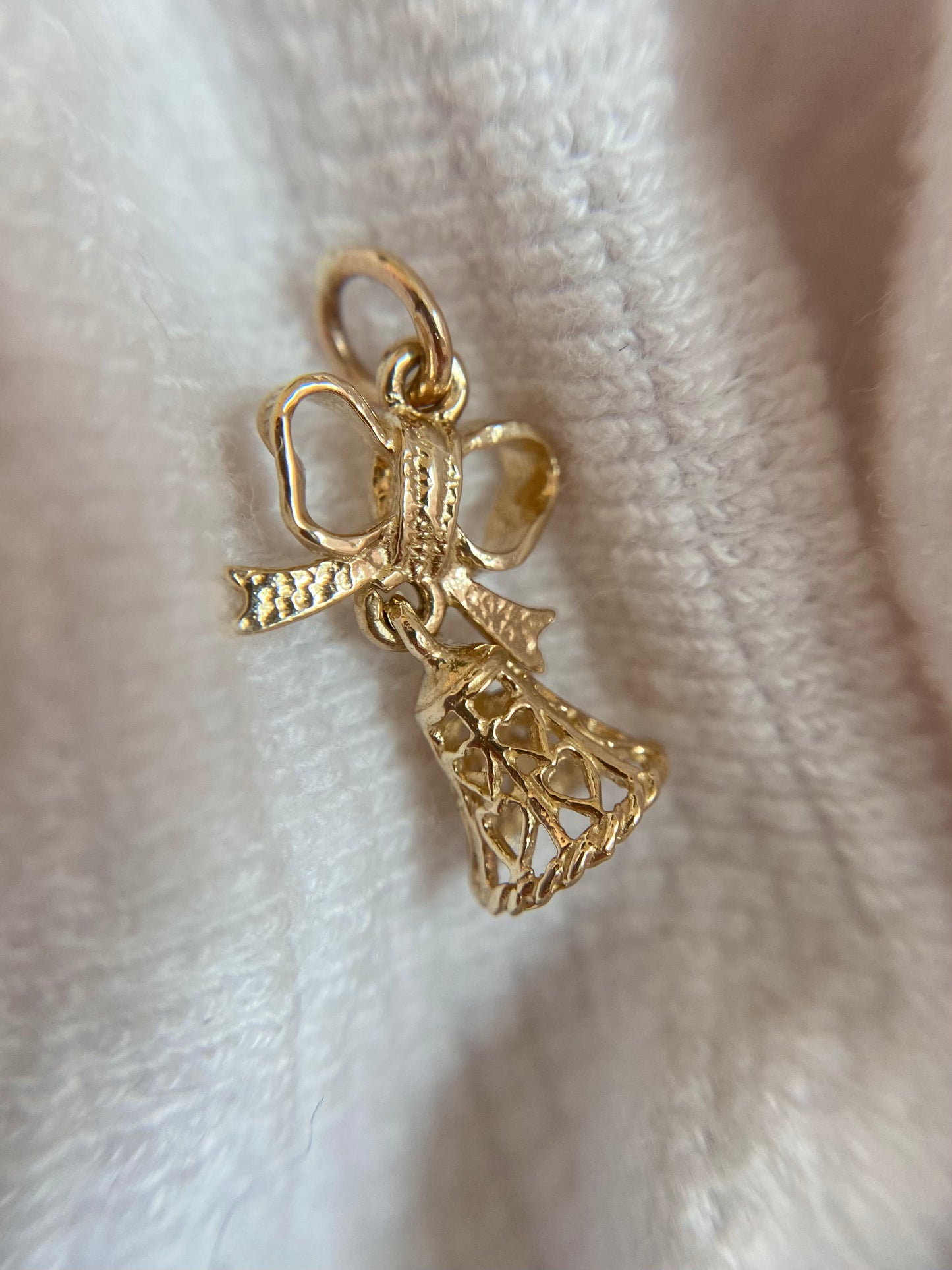Preloved 9ct Gold Wedding Bell Pendant