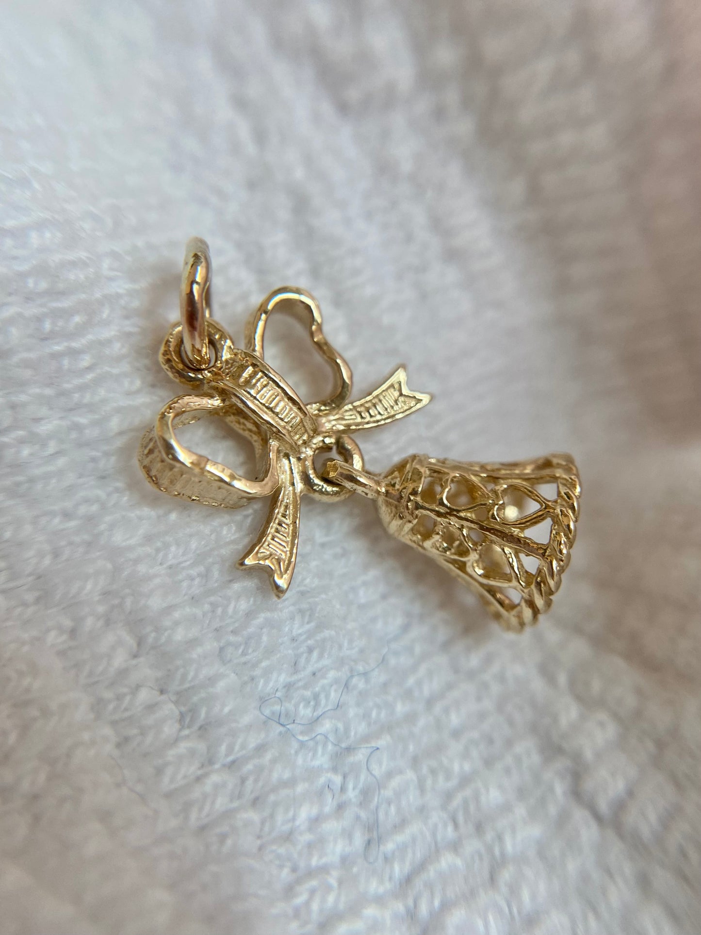 Preloved 9ct Gold Wedding Bell Pendant