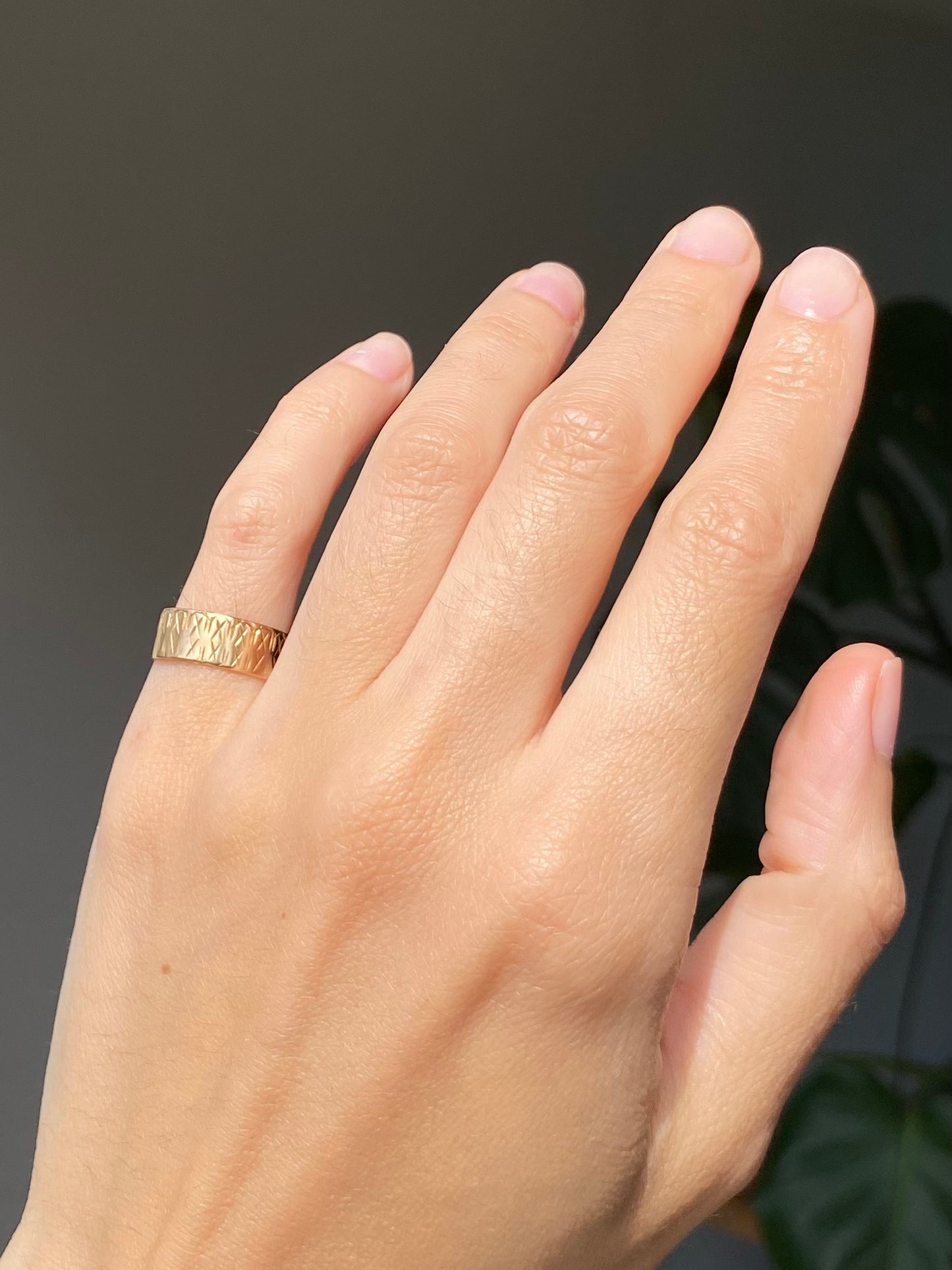 Vintage 9ct Gold Kisses Band Pinky Ring
