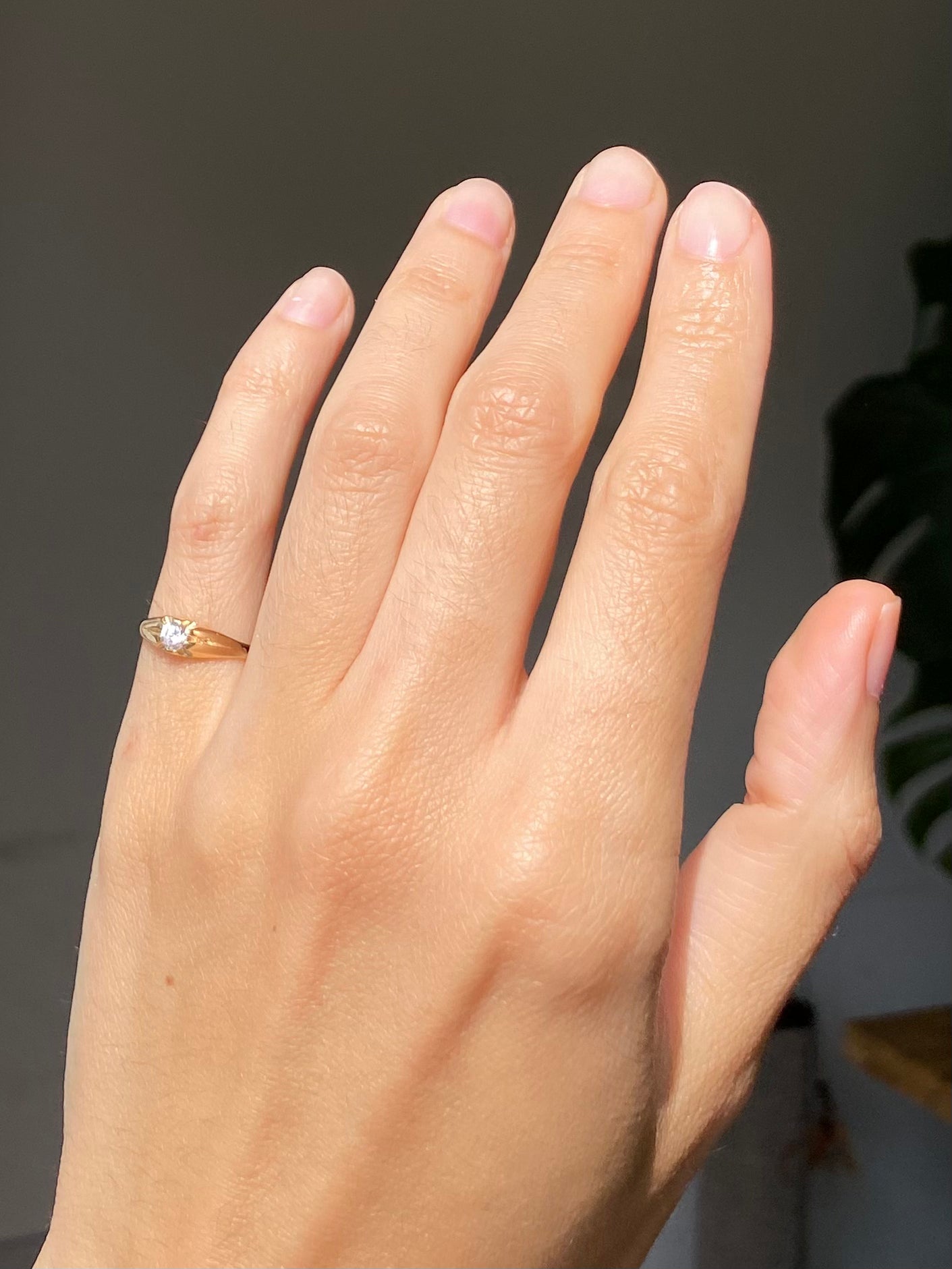 Vintage 9ct Gold Pinched Solitaire Pinky Ring